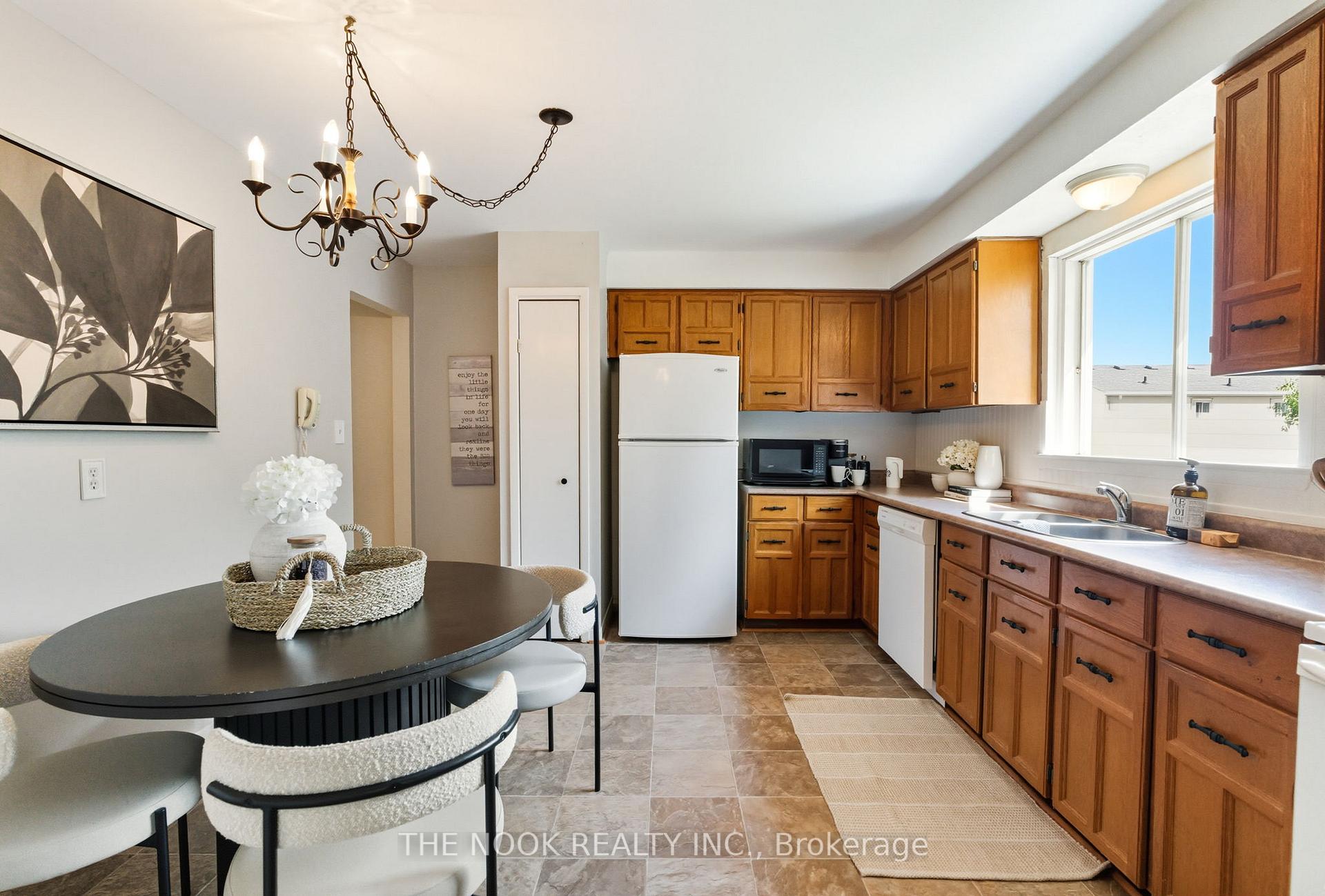 Photo 14 of 52 Rosalynne Avenue, Clarington, Bowmanville — HOMEH