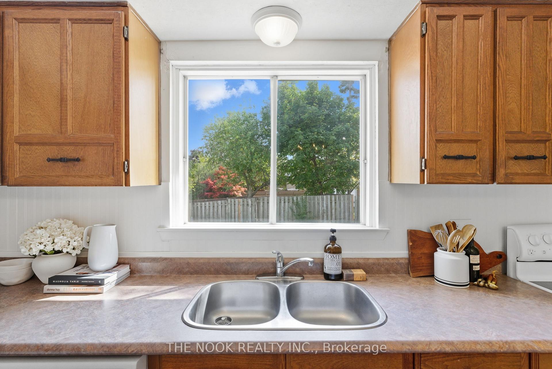 Photo 16 of 52 Rosalynne Avenue, Clarington, Bowmanville — HOMEH