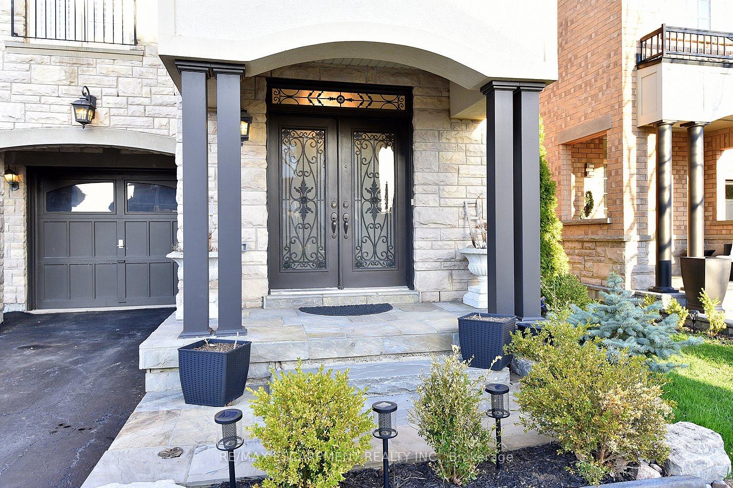 Photo 2 of 3321 Steeplechase Drive, Burlington, Alton — HOMEH