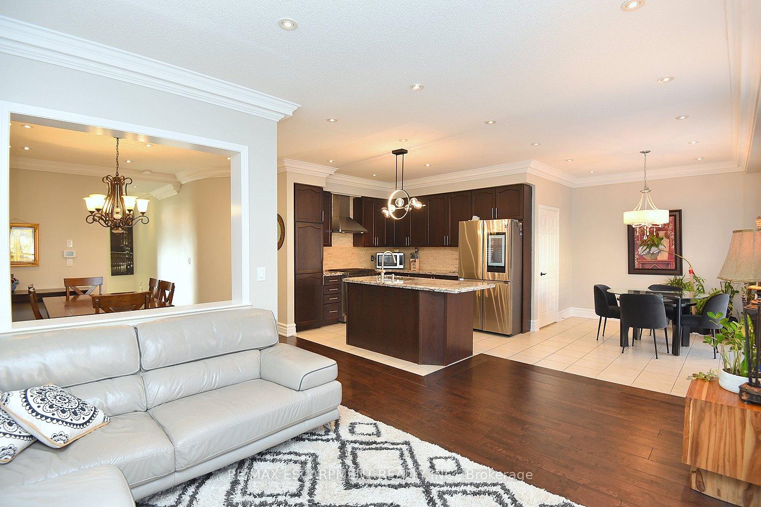 Photo 7 of 3321 Steeplechase Drive, Burlington, Alton — HOMEH
