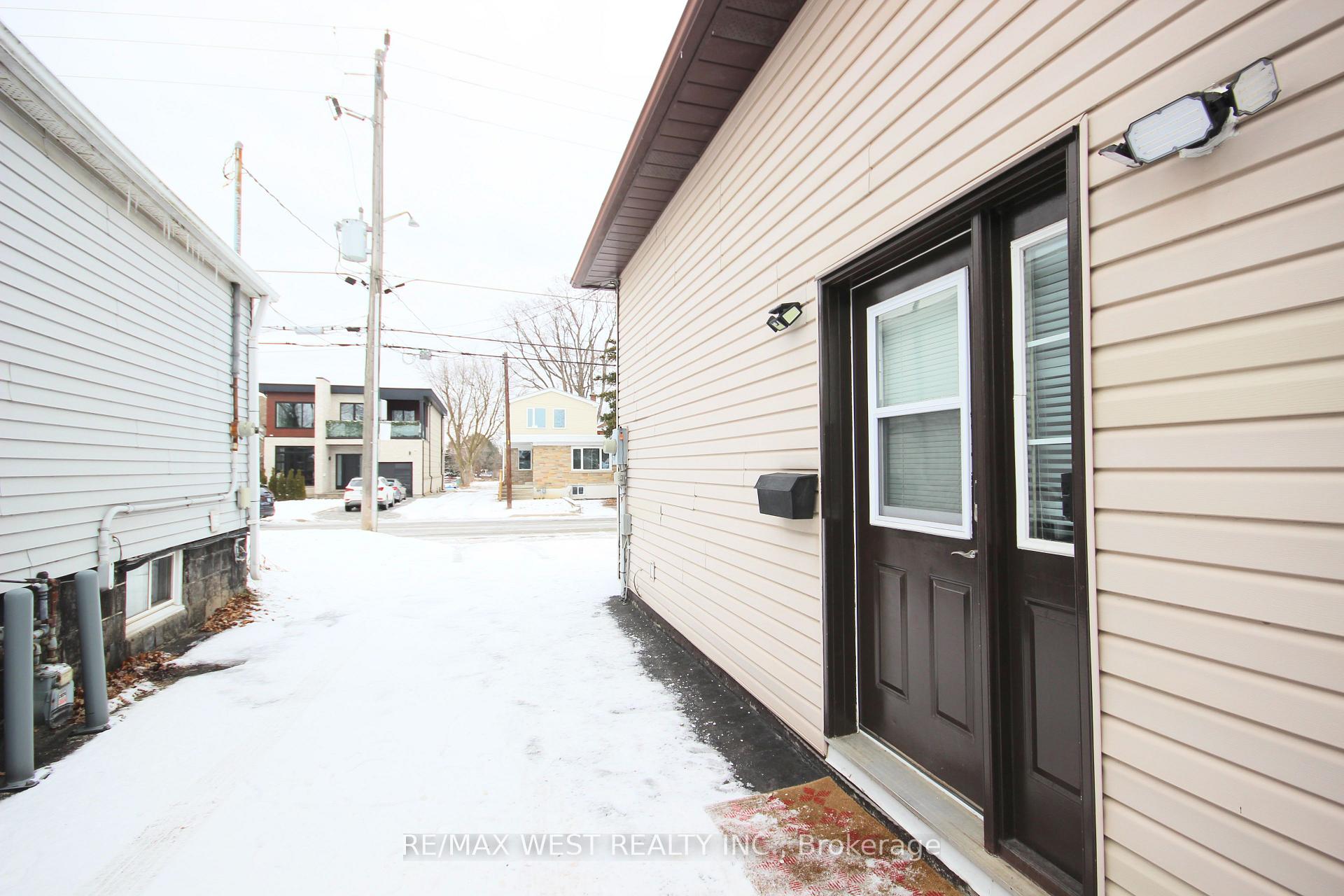Photo 4 of 10 Frances Avenue, Hamilton, Stoney Creek — HOMEH