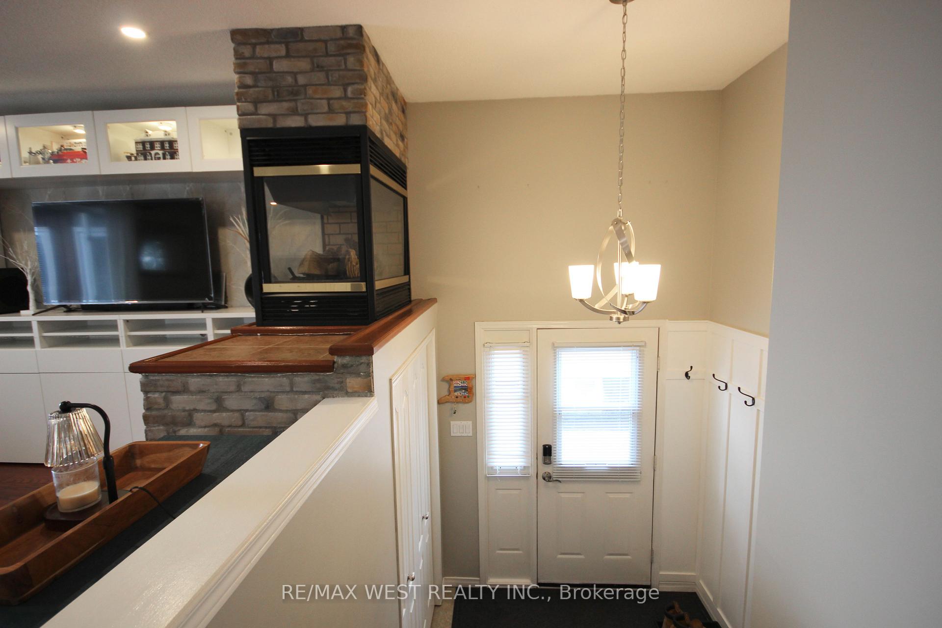 Photo 7 of 10 Frances Avenue, Hamilton, Stoney Creek — HOMEH