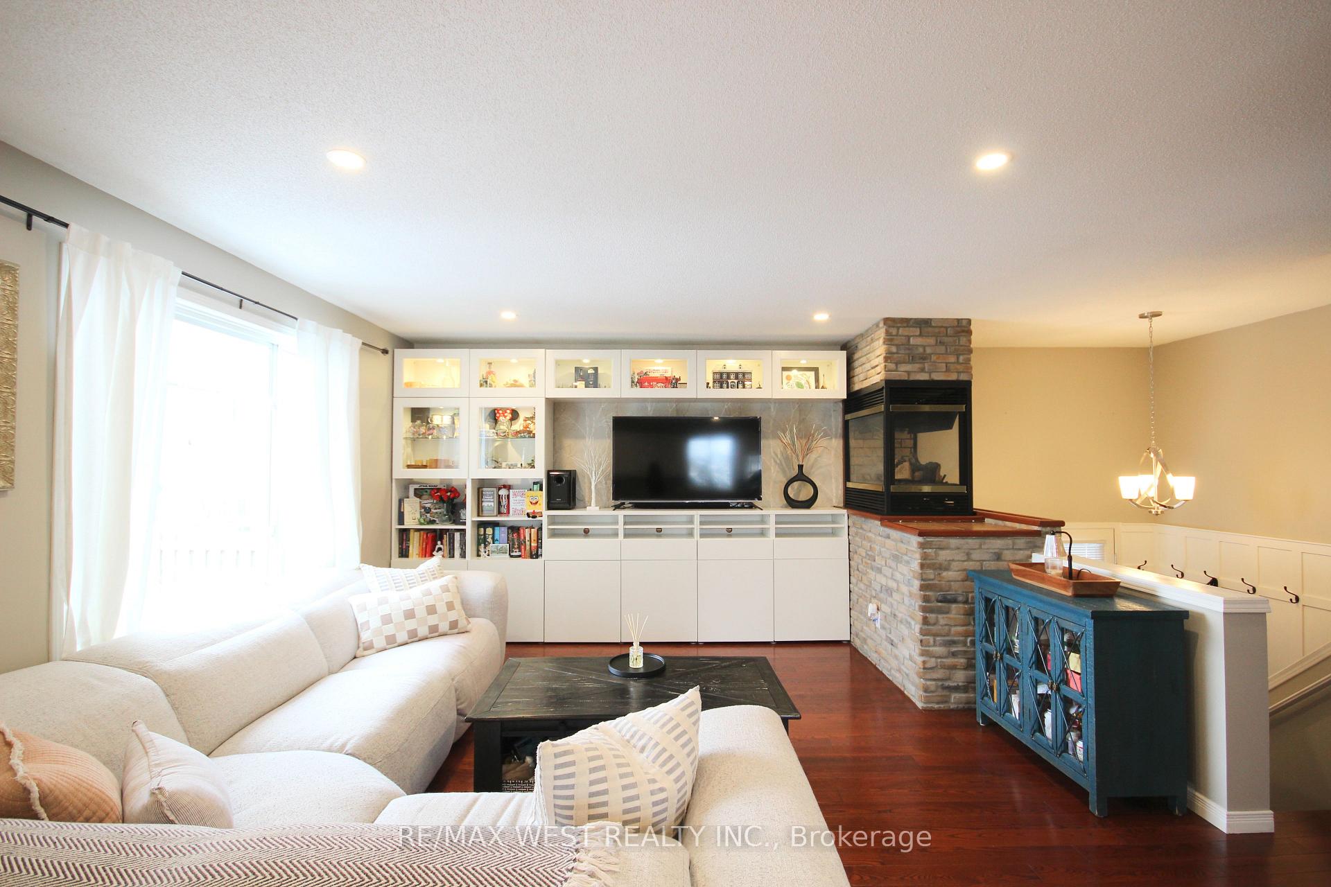 Photo 9 of 10 Frances Avenue, Hamilton, Stoney Creek — HOMEH