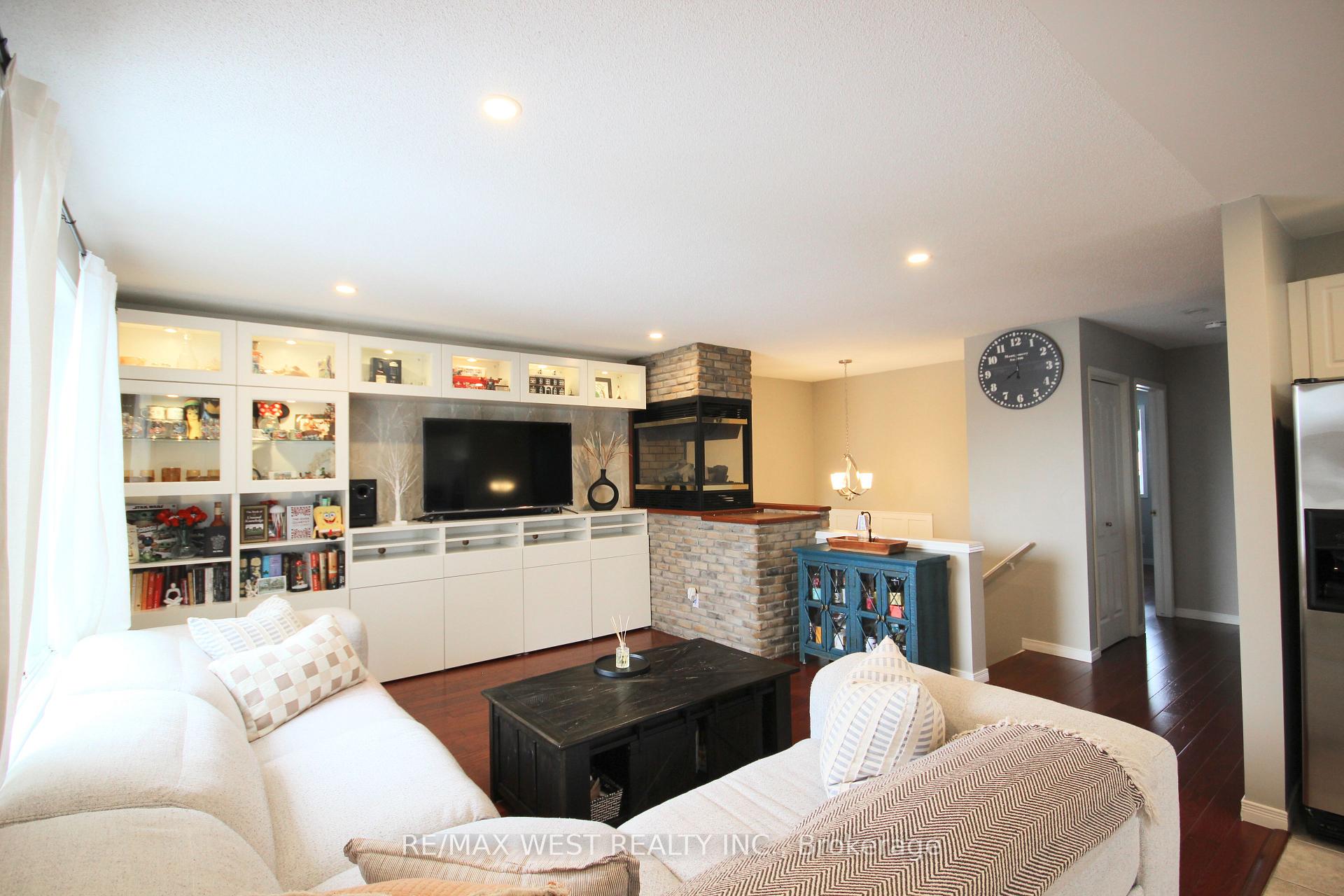 Photo 10 of 10 Frances Avenue, Hamilton, Stoney Creek — HOMEH