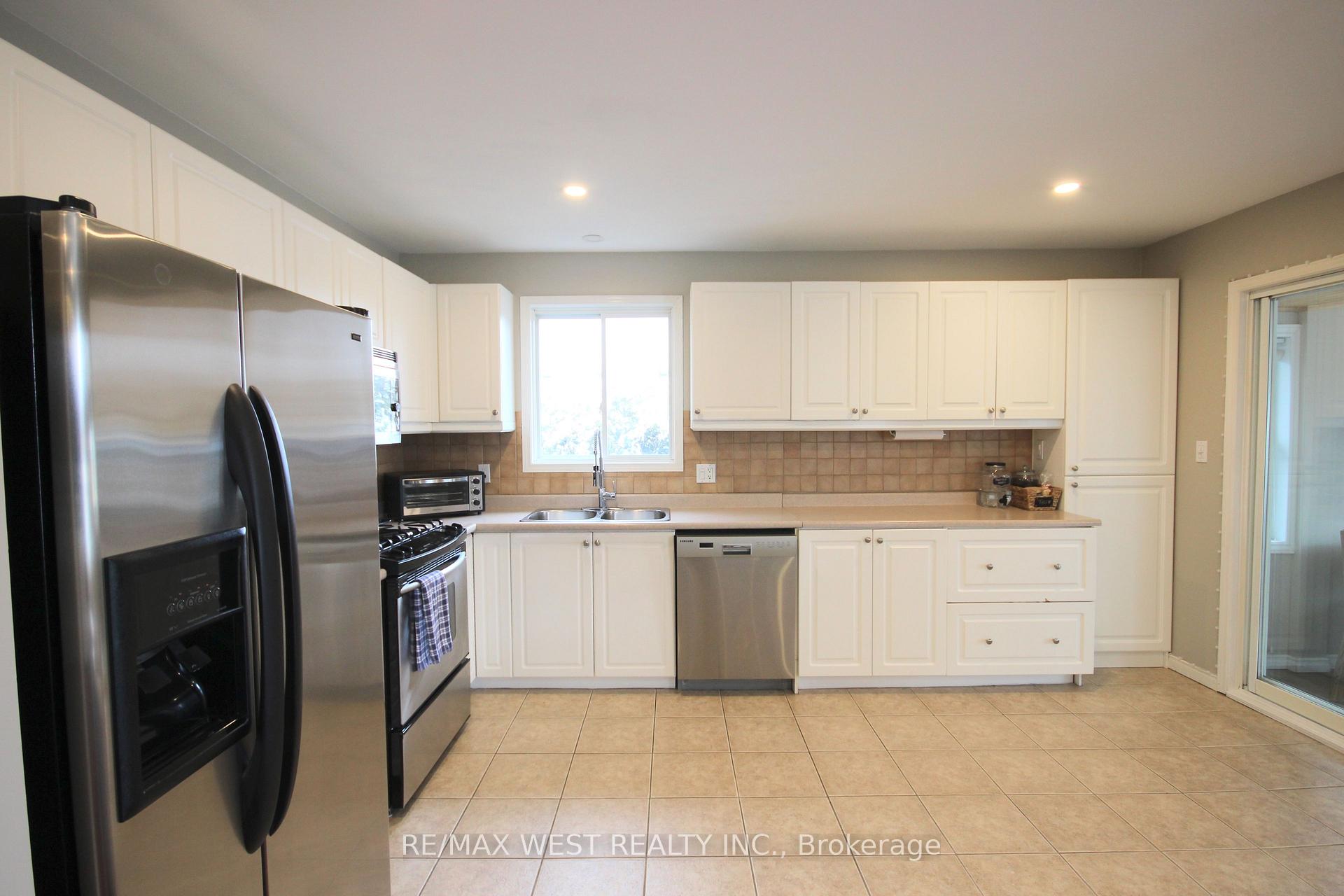 Photo 13 of 10 Frances Avenue, Hamilton, Stoney Creek — HOMEH