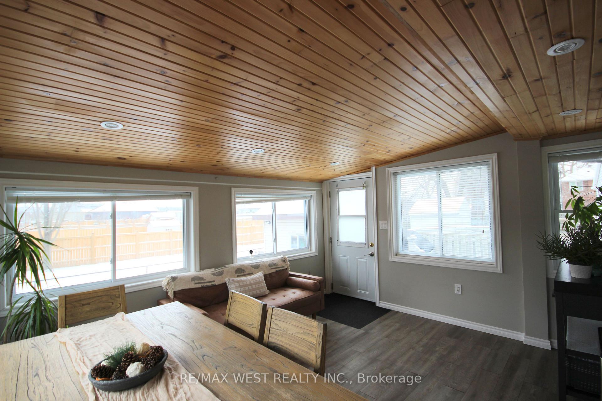 Photo 19 of 10 Frances Avenue, Hamilton, Stoney Creek — HOMEH