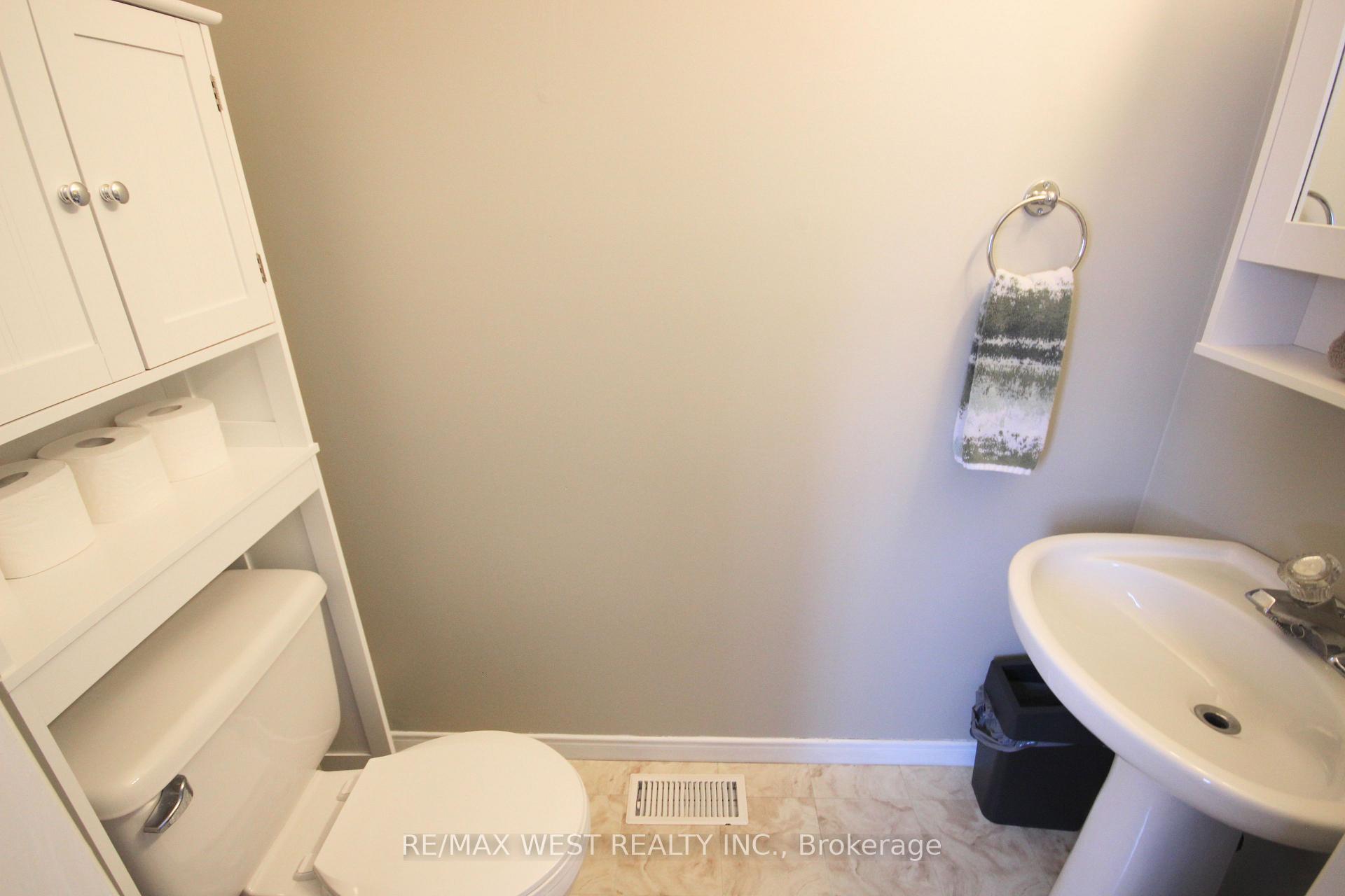 Photo 23 of 10 Frances Avenue, Hamilton, Stoney Creek — HOMEH