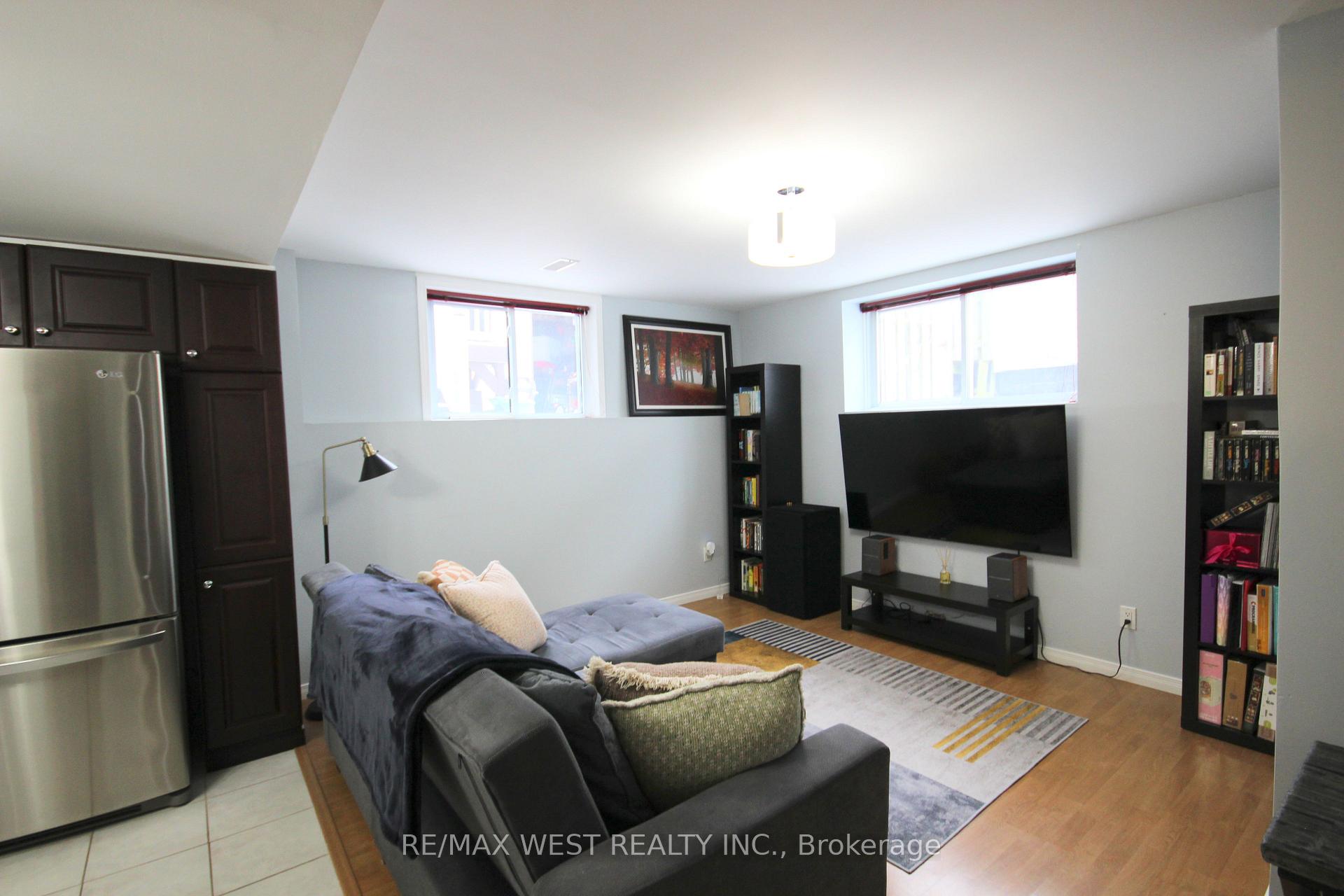 Photo 29 of 10 Frances Avenue, Hamilton, Stoney Creek — HOMEH