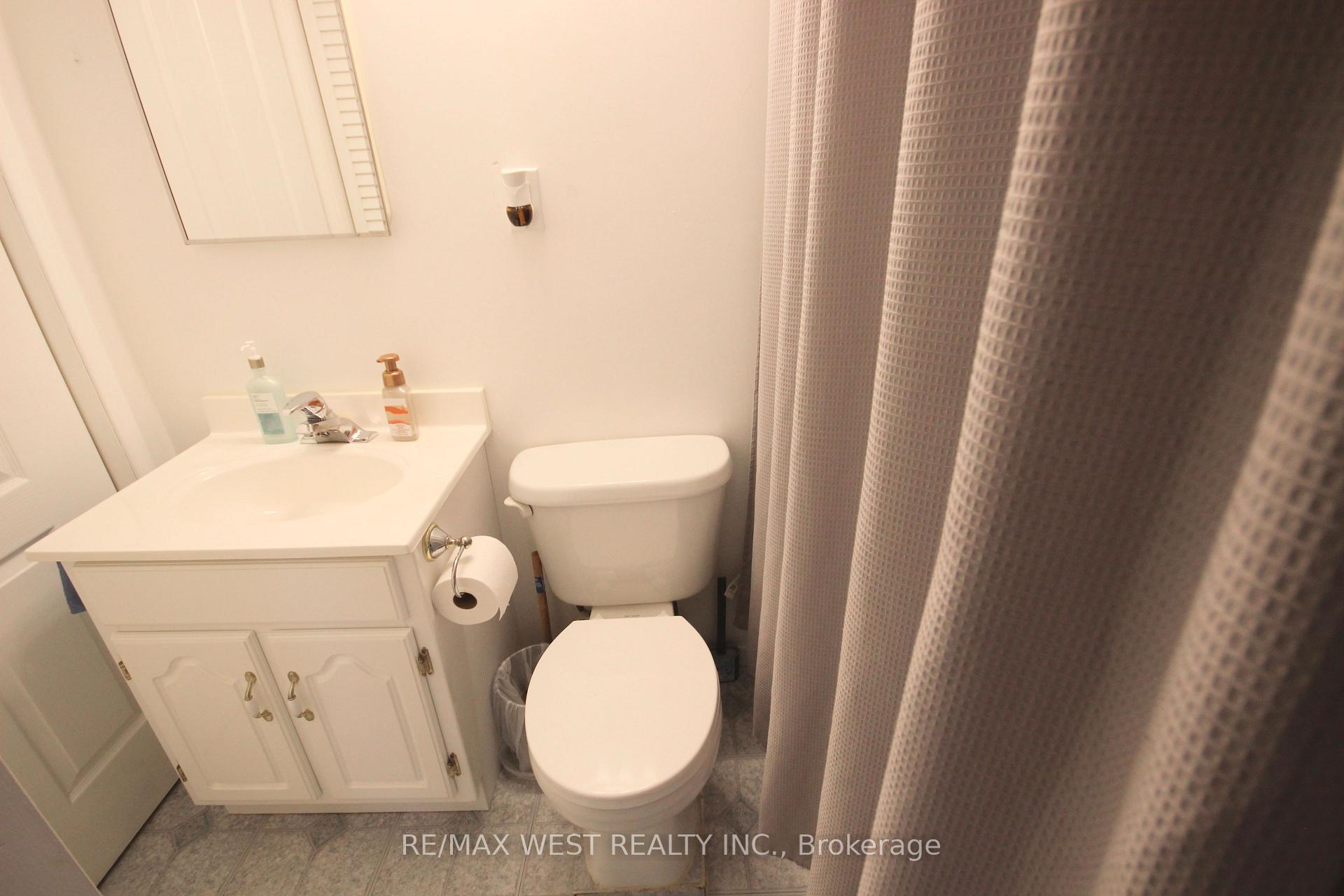 Photo 35 of 10 Frances Avenue, Hamilton, Stoney Creek — HOMEH