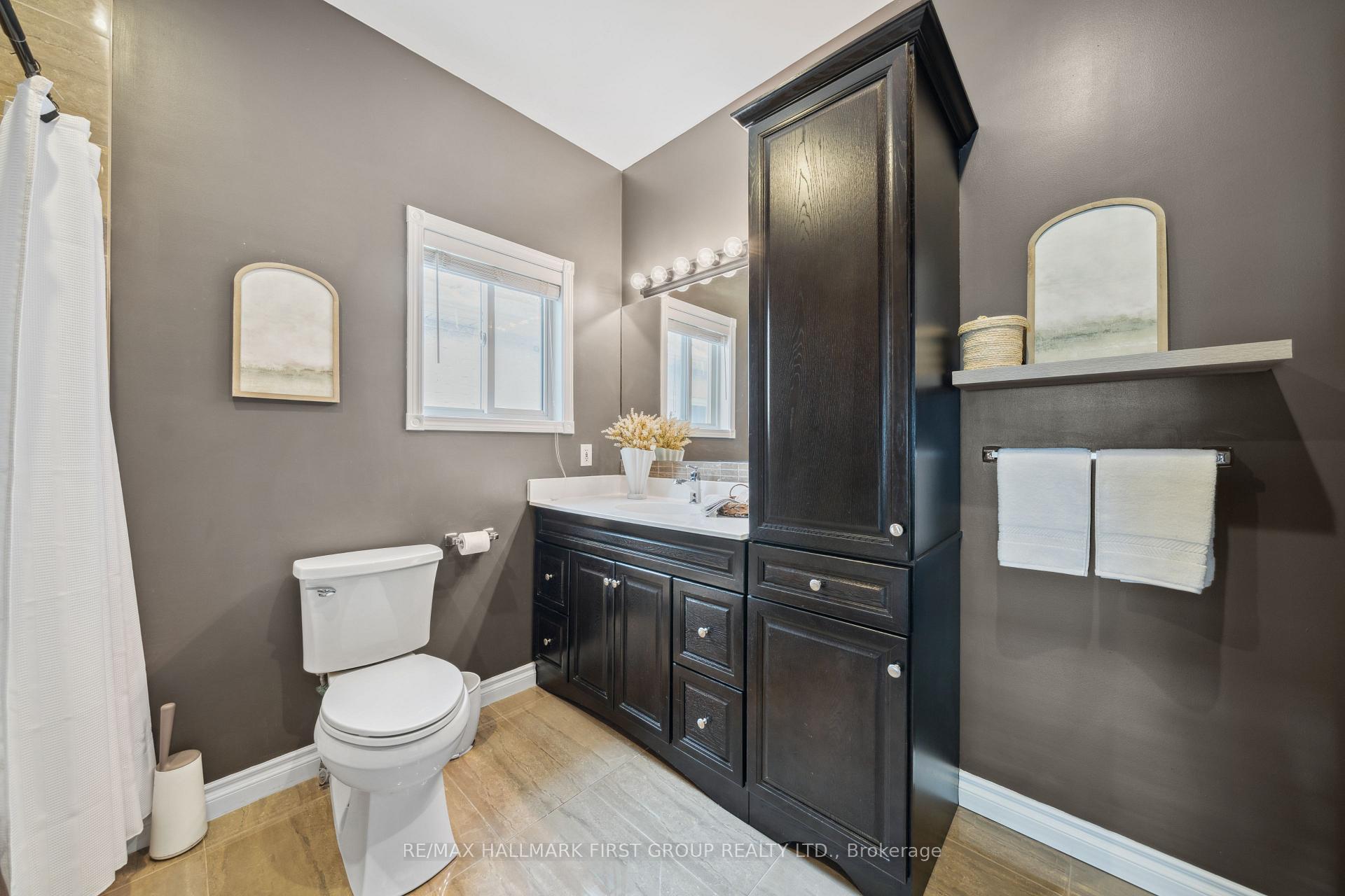 Photo 4 of 811 Greystone Court, Oshawa, Pinecrest — HOMEH