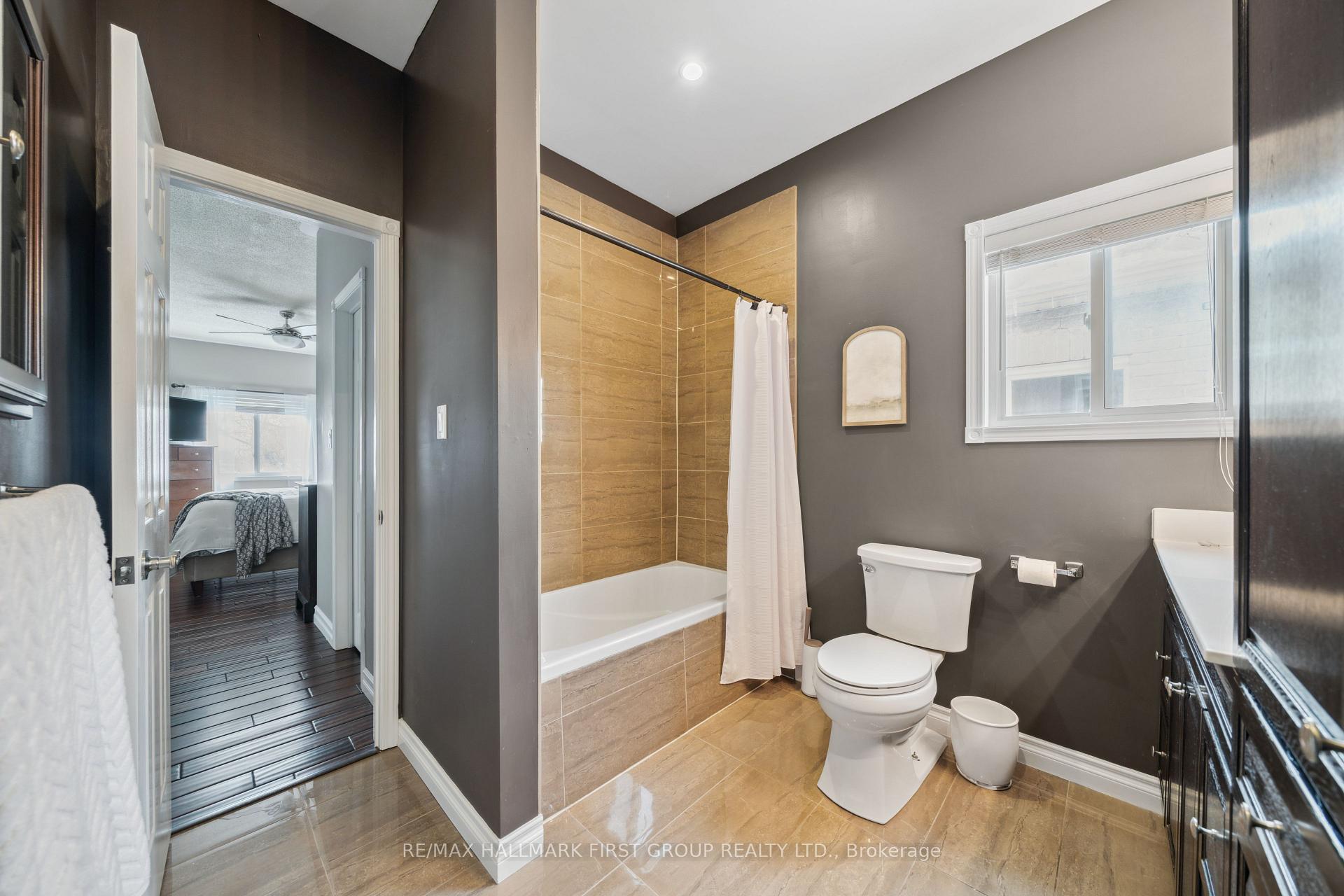 Photo 5 of 811 Greystone Court, Oshawa, Pinecrest — HOMEH