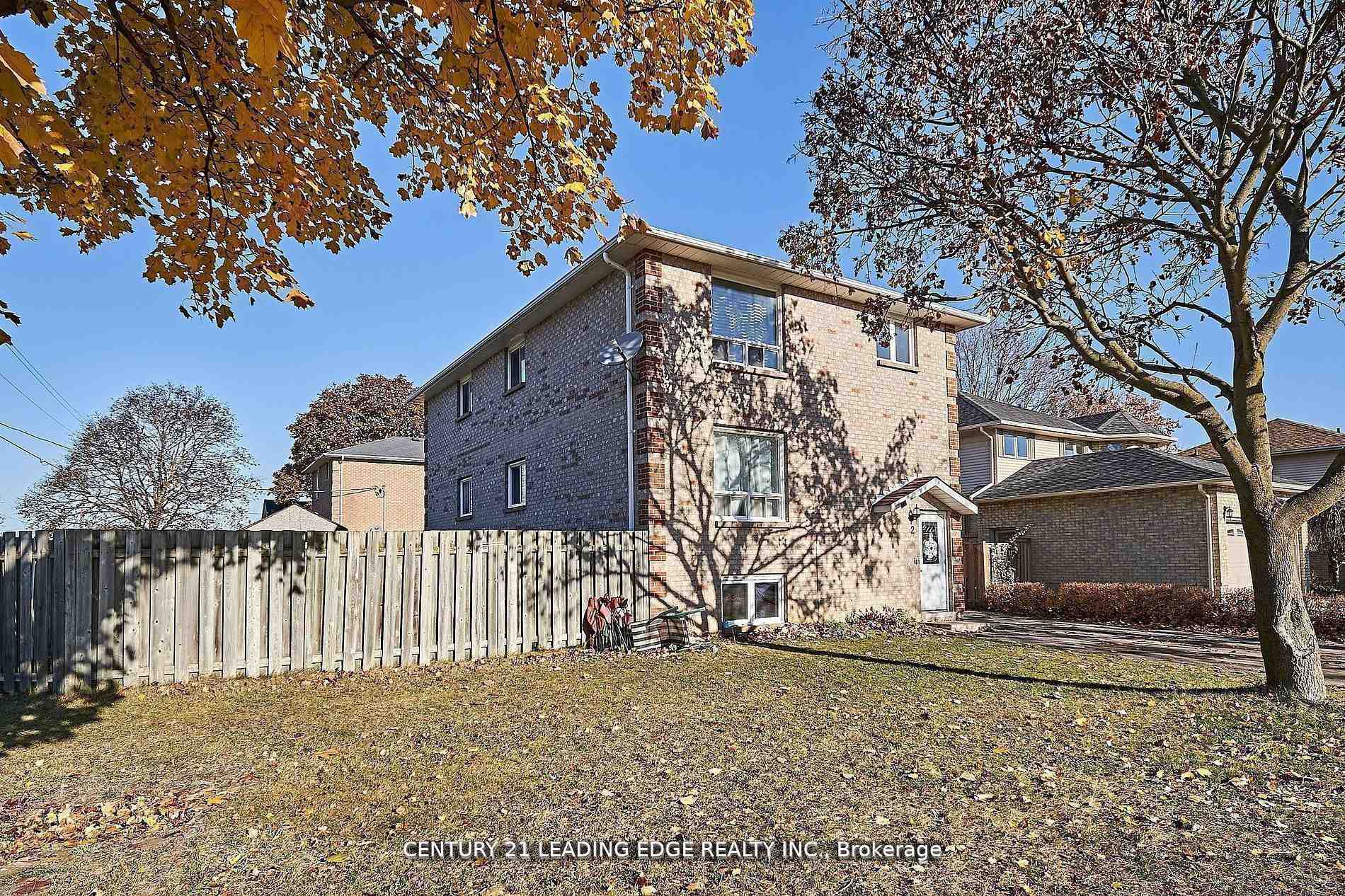 Photo 4 of 2 Kingsway Gate, Clarington, Courtice — HOMEH