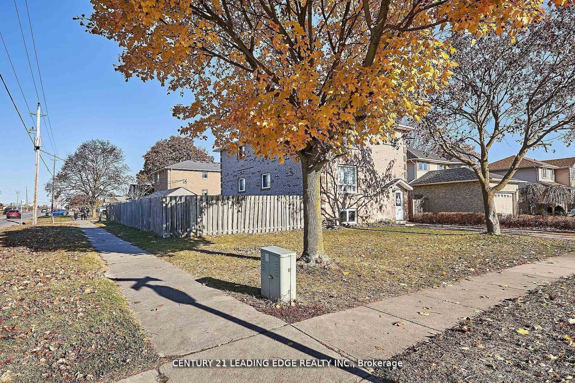 Photo 5 of 2 Kingsway Gate, Clarington, Courtice — HOMEH
