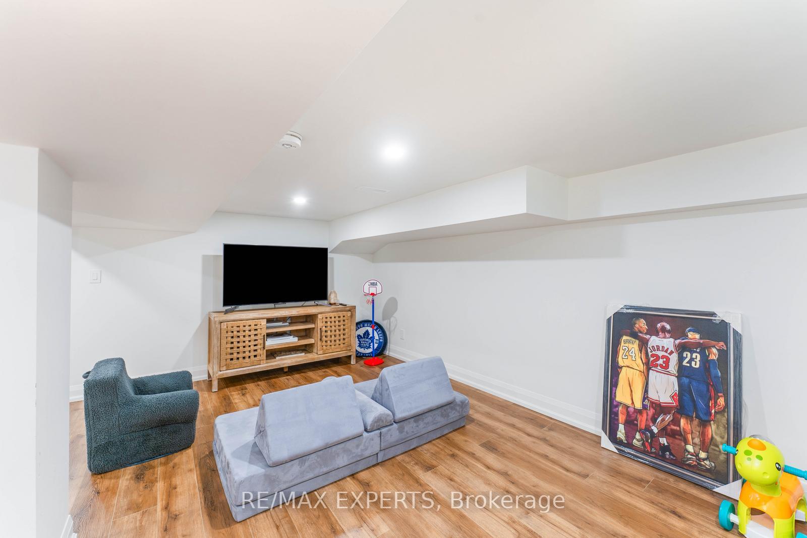 Photo 28 of 348 Old Orchard Grove, Toronto, Lawrence Park North — HOMEH