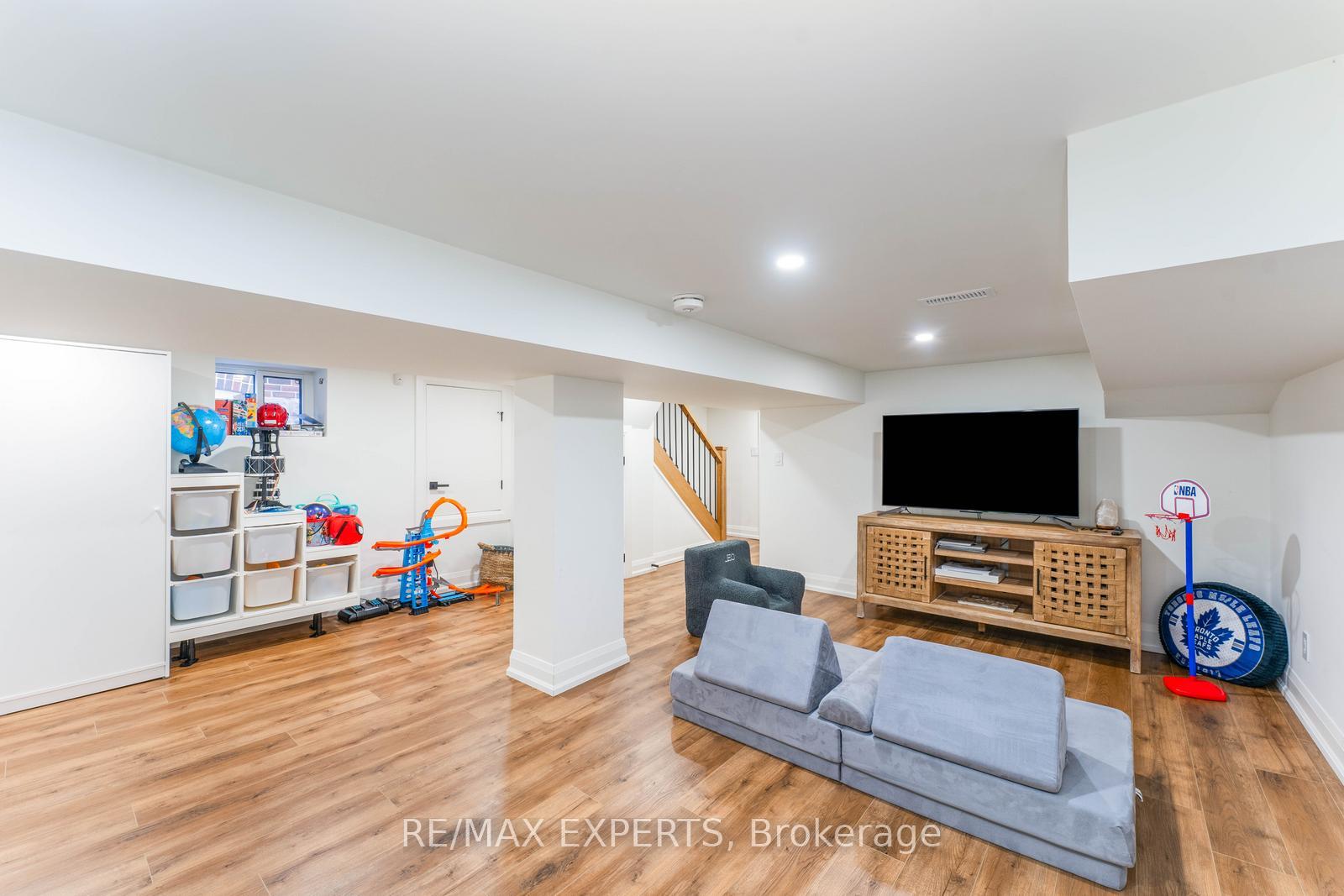 Photo 31 of 348 Old Orchard Grove, Toronto, Lawrence Park North — HOMEH