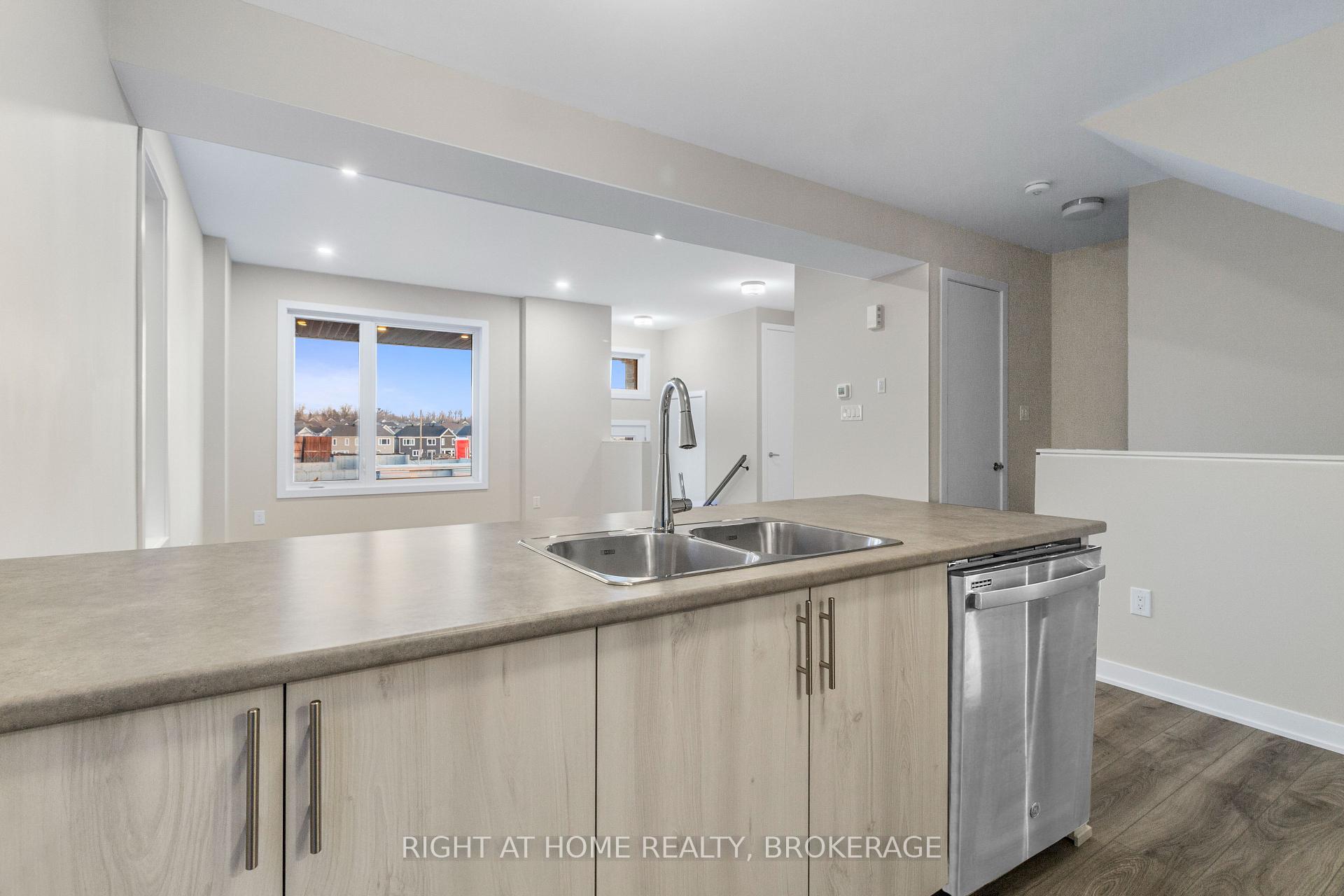 Photo 10 of 324 Catsfoot Walk, Ottawa, Barrhaven - Half Moon Bay — HOMEH