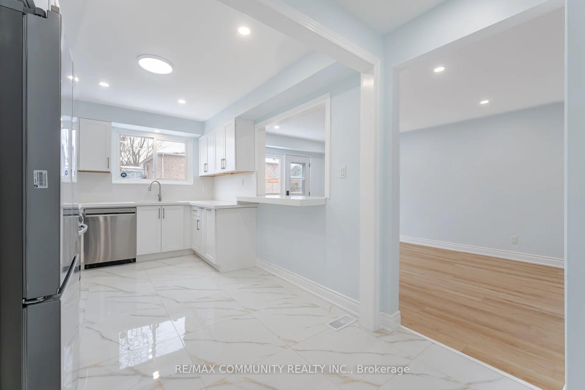 Photo 3 of Unit 25, 730 Cedar Street, Oshawa, Lakeview — HOMEH