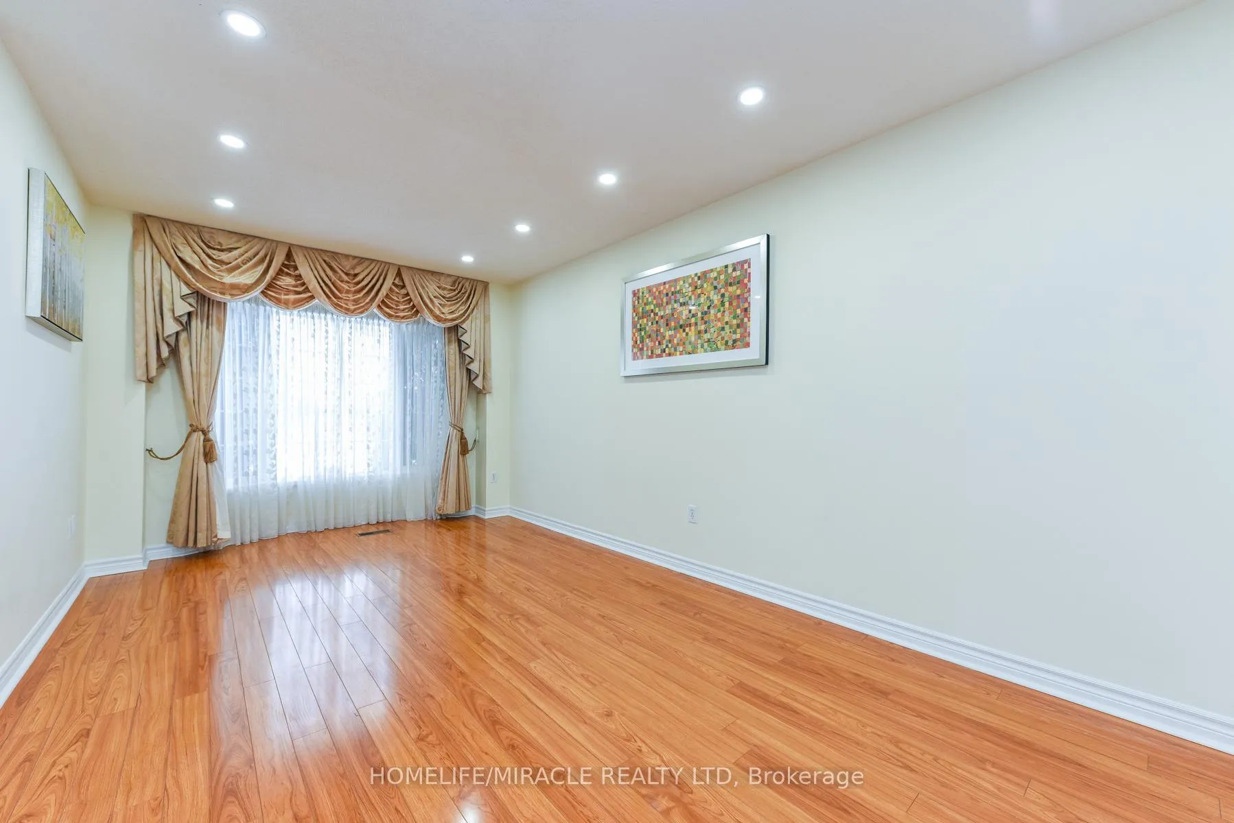 Photo 4 of 125 Seaside Circle, Brampton, Sandringham-Wellington — HOMEH