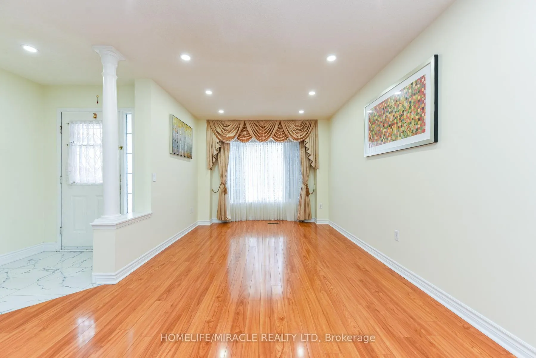 Photo 5 of 125 Seaside Circle, Brampton, Sandringham-Wellington — HOMEH
