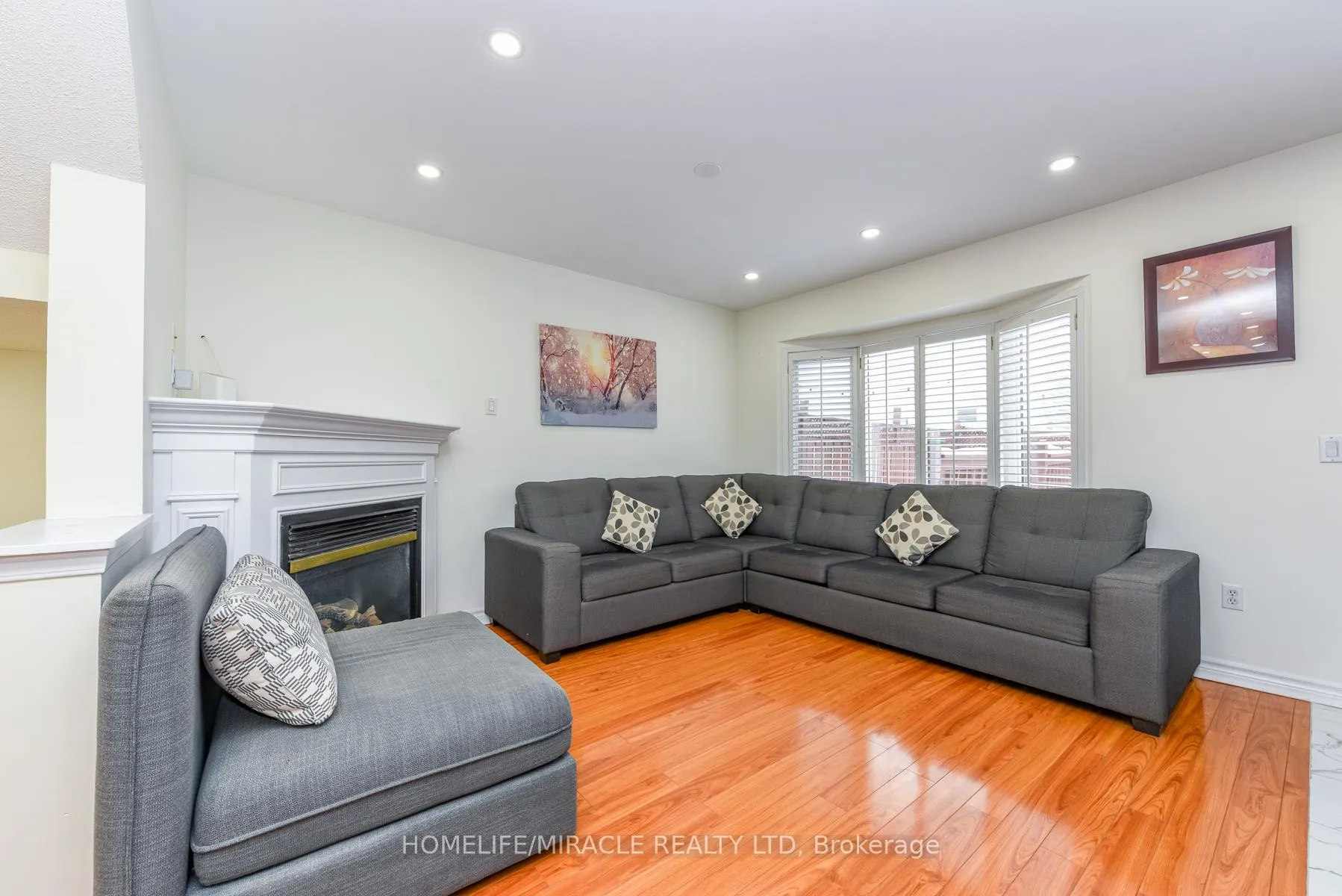 Photo 7 of 125 Seaside Circle, Brampton, Sandringham-Wellington — HOMEH