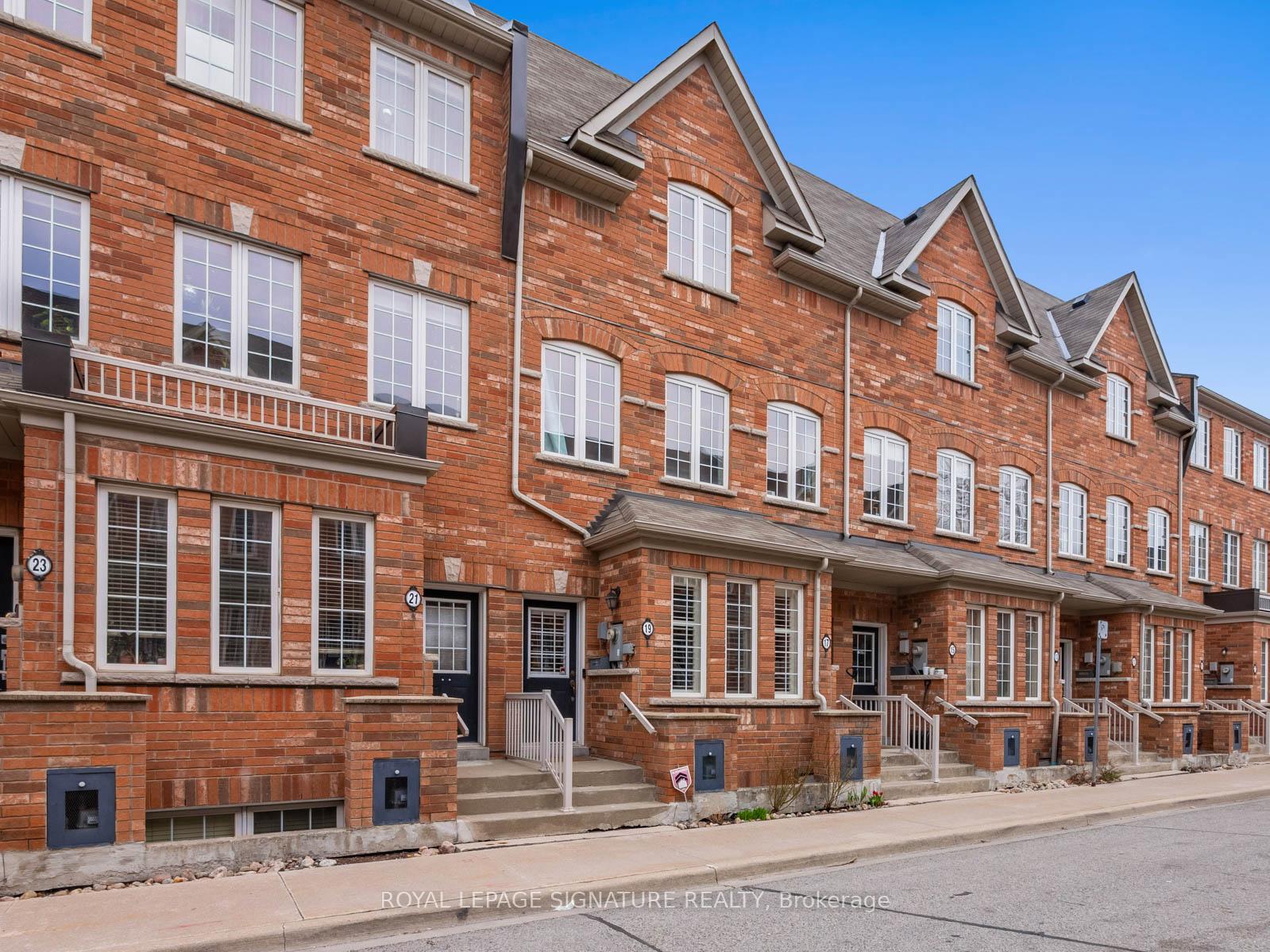 Photo 2 of 19 Philpott Gardens, Toronto, East End-Danforth — HOMEH
