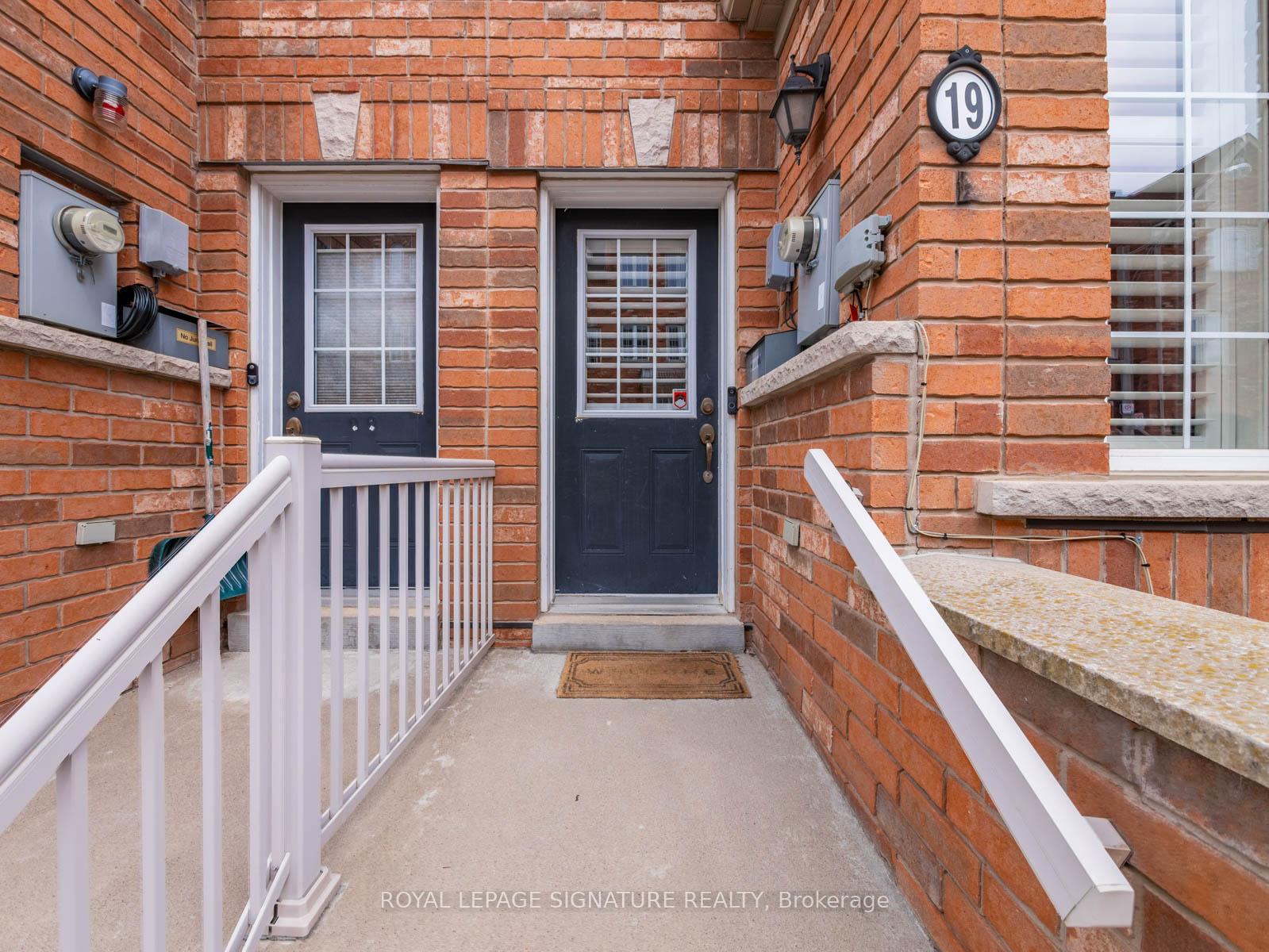 Photo 4 of 19 Philpott Gardens, Toronto, East End-Danforth — HOMEH