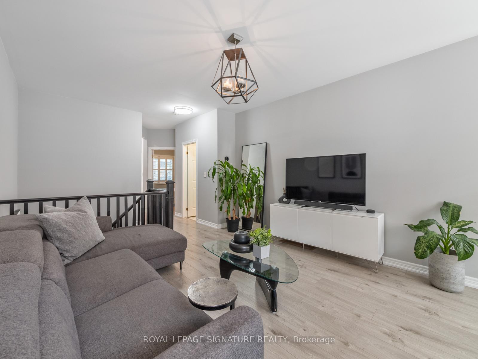 Photo 6 of 19 Philpott Gardens, Toronto, East End-Danforth — HOMEH