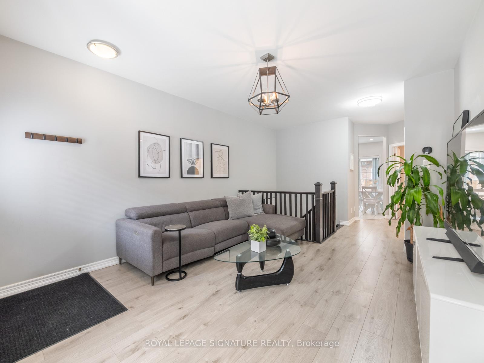 Photo 8 of 19 Philpott Gardens, Toronto, East End-Danforth — HOMEH