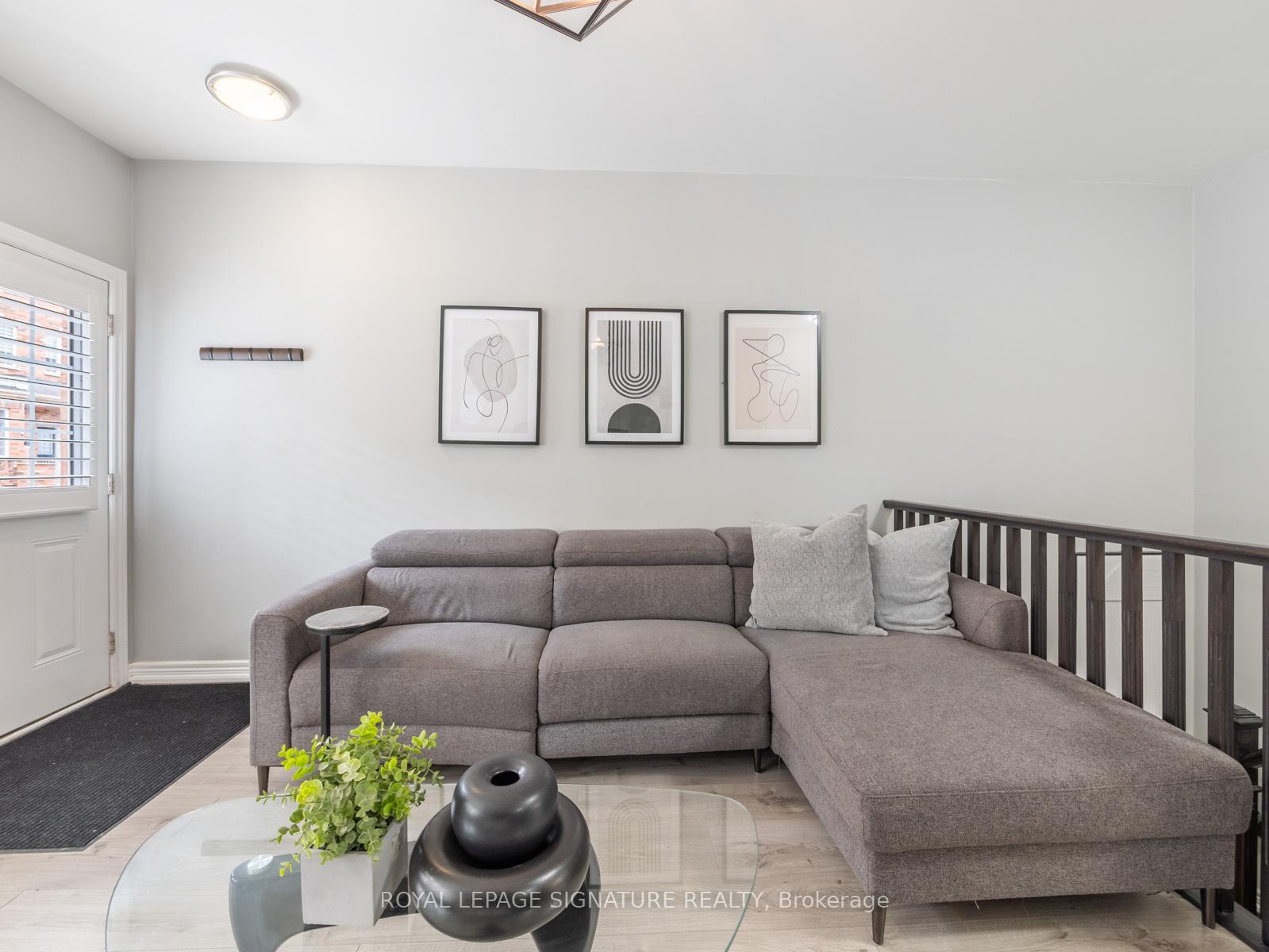 Photo 9 of 19 Philpott Gardens, Toronto, East End-Danforth — HOMEH