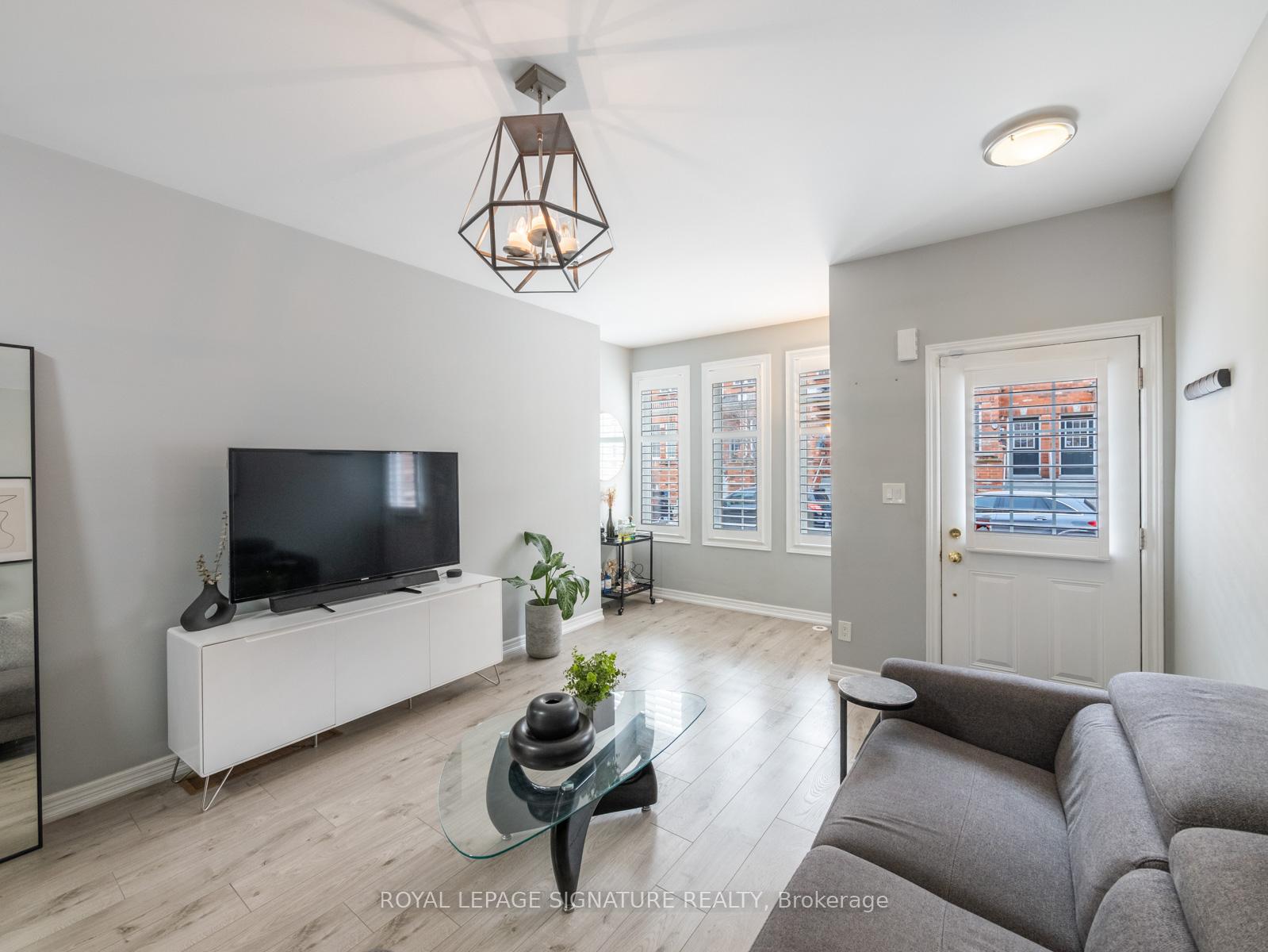 Photo 11 of 19 Philpott Gardens, Toronto, East End-Danforth — HOMEH