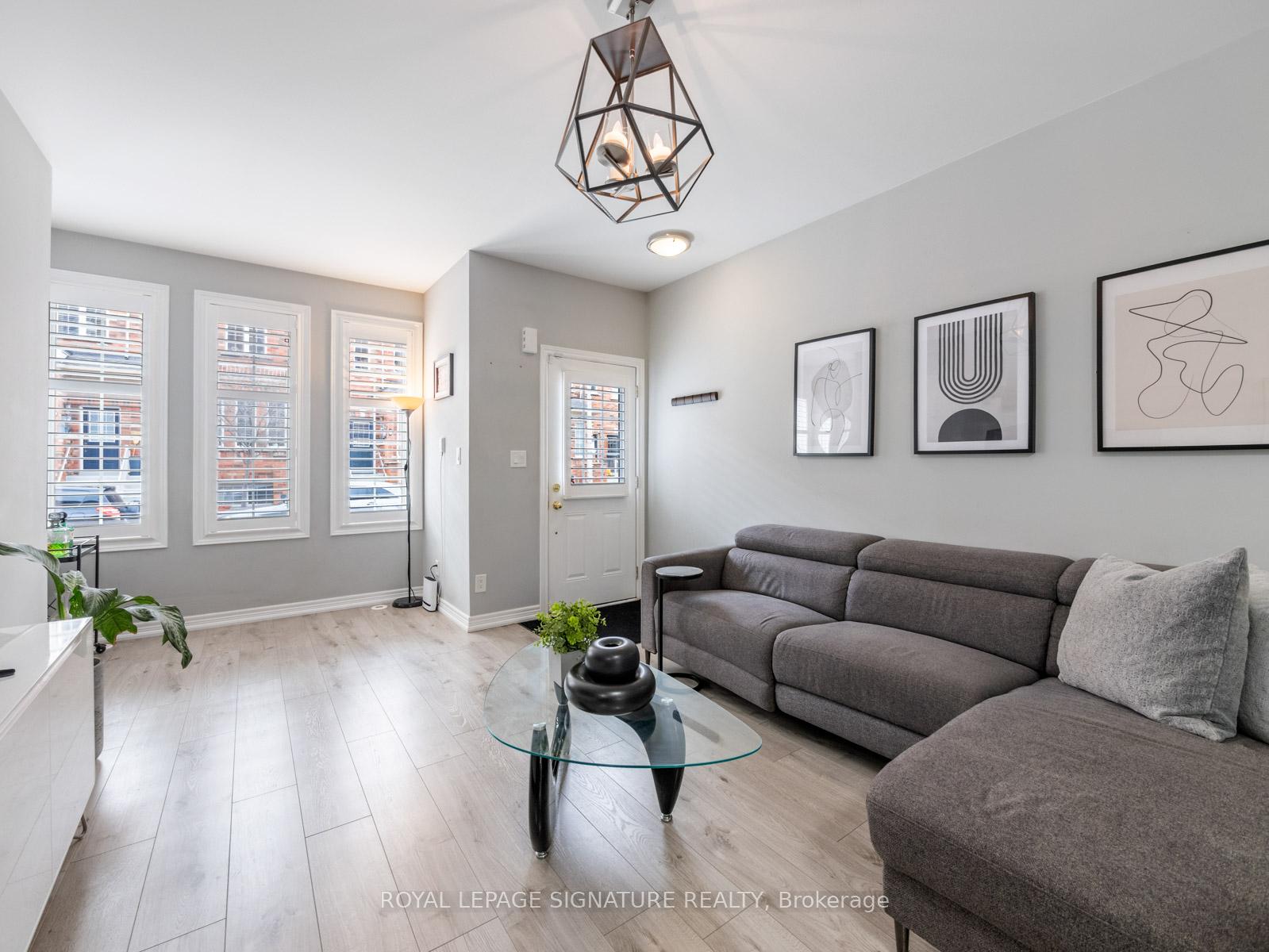 Photo 12 of 19 Philpott Gardens, Toronto, East End-Danforth — HOMEH