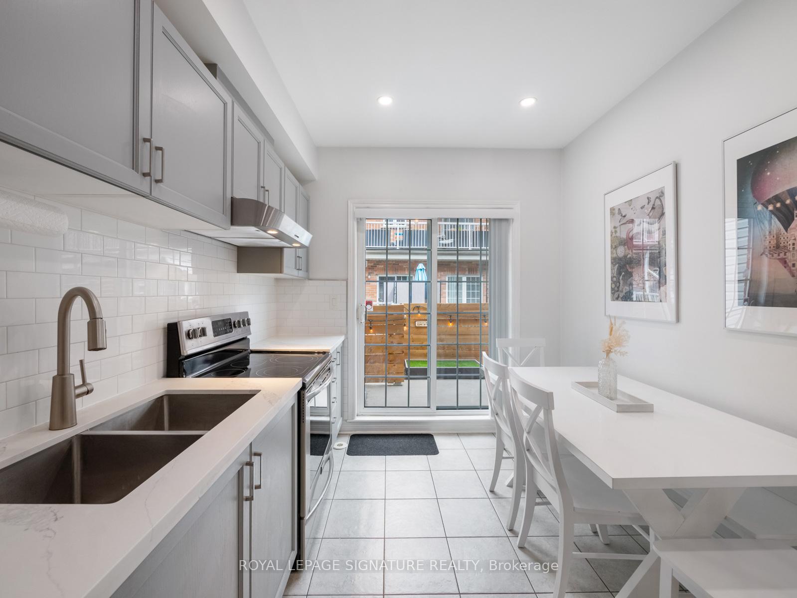 Photo 15 of 19 Philpott Gardens, Toronto, East End-Danforth — HOMEH