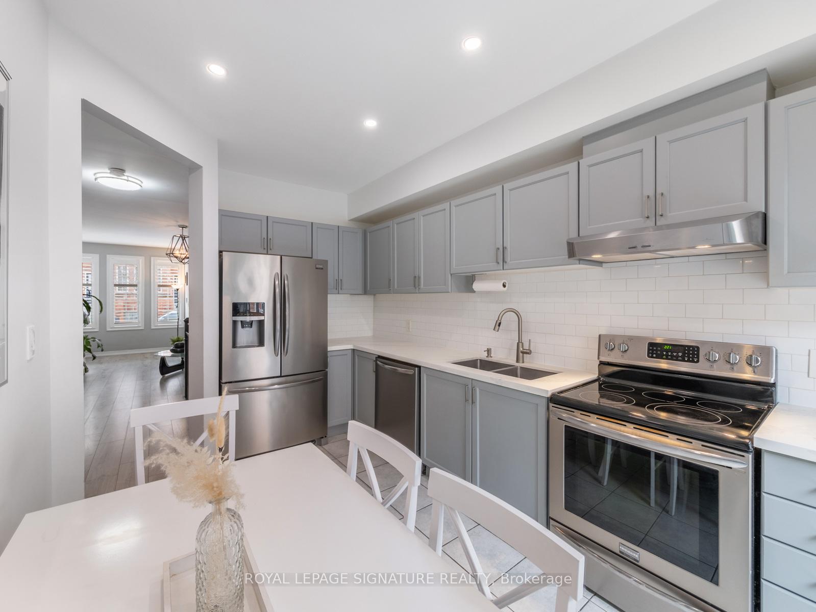 Photo 17 of 19 Philpott Gardens, Toronto, East End-Danforth — HOMEH