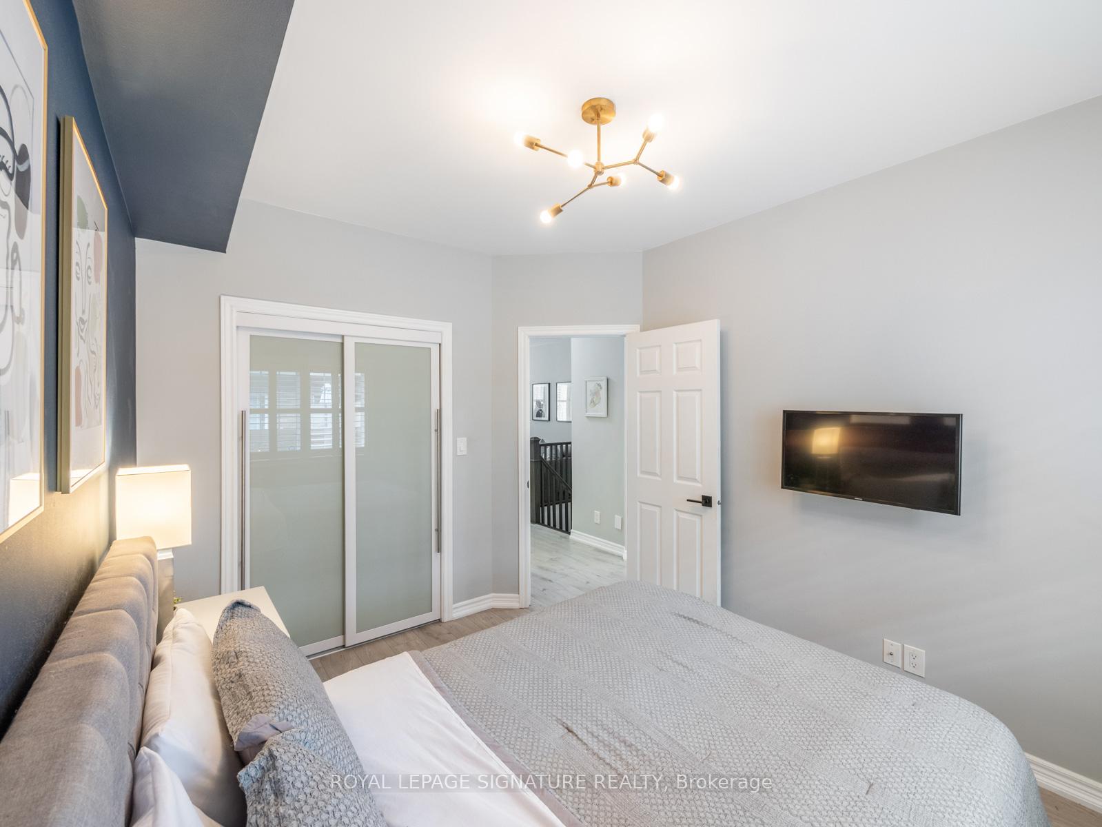 Photo 21 of 19 Philpott Gardens, Toronto, East End-Danforth — HOMEH