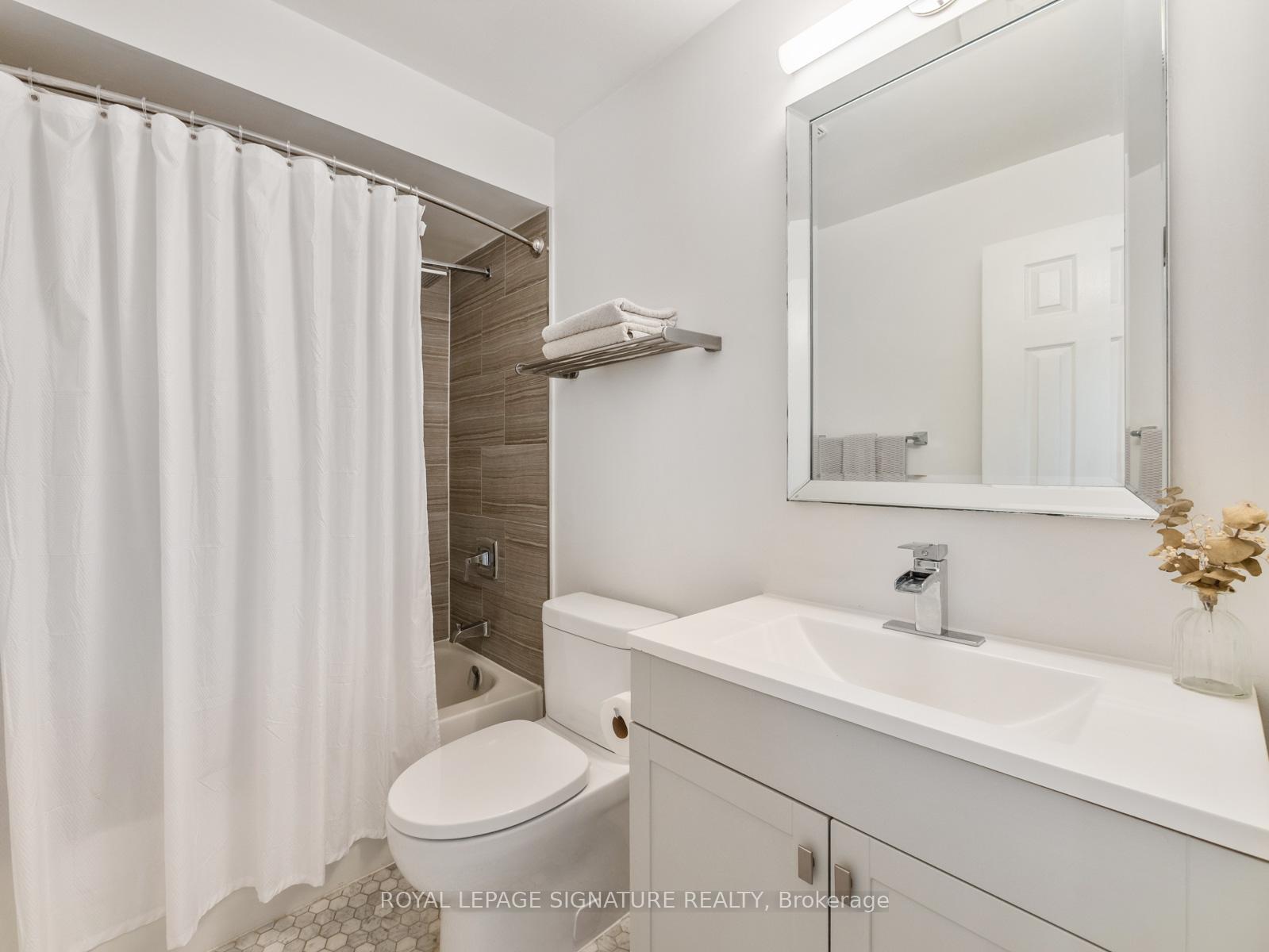 Photo 32 of 19 Philpott Gardens, Toronto, East End-Danforth — HOMEH