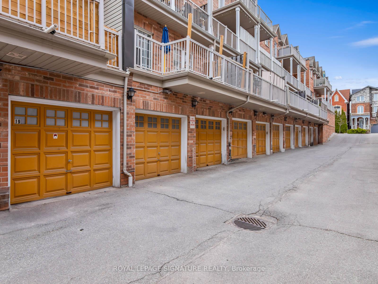 Photo 37 of 19 Philpott Gardens, Toronto, East End-Danforth — HOMEH