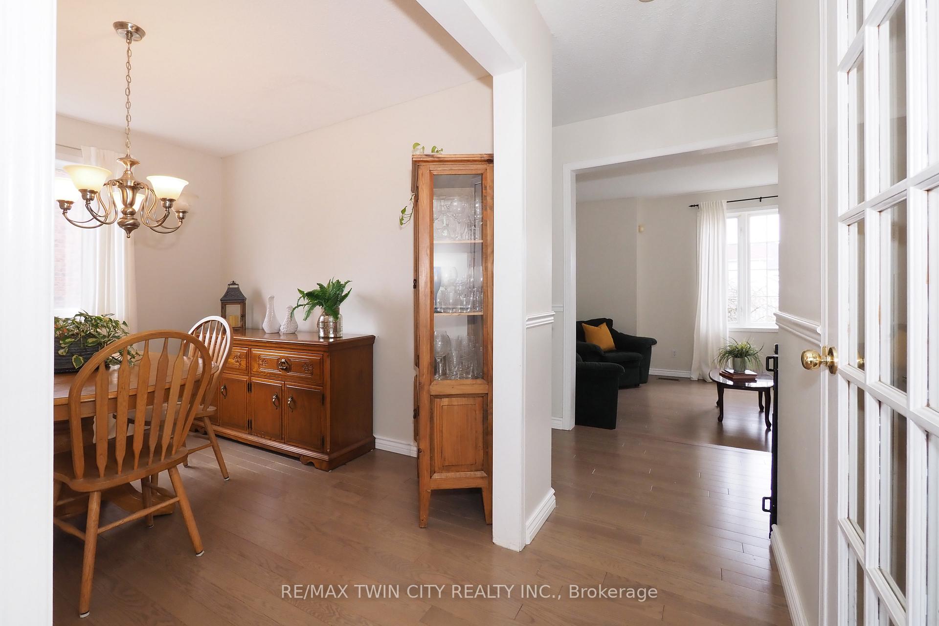 Photo 11 of 127 Melran Drive, Cambridge — HOMEH