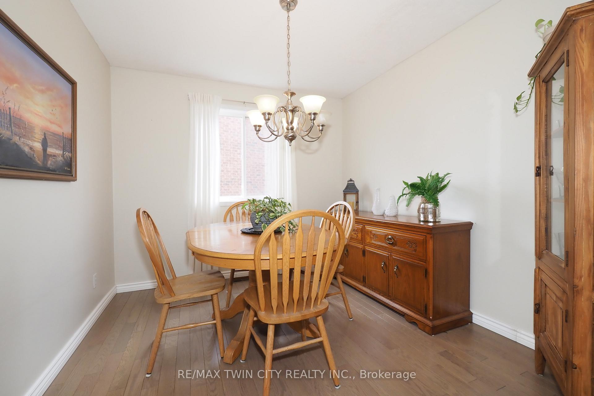 Photo 12 of 127 Melran Drive, Cambridge — HOMEH