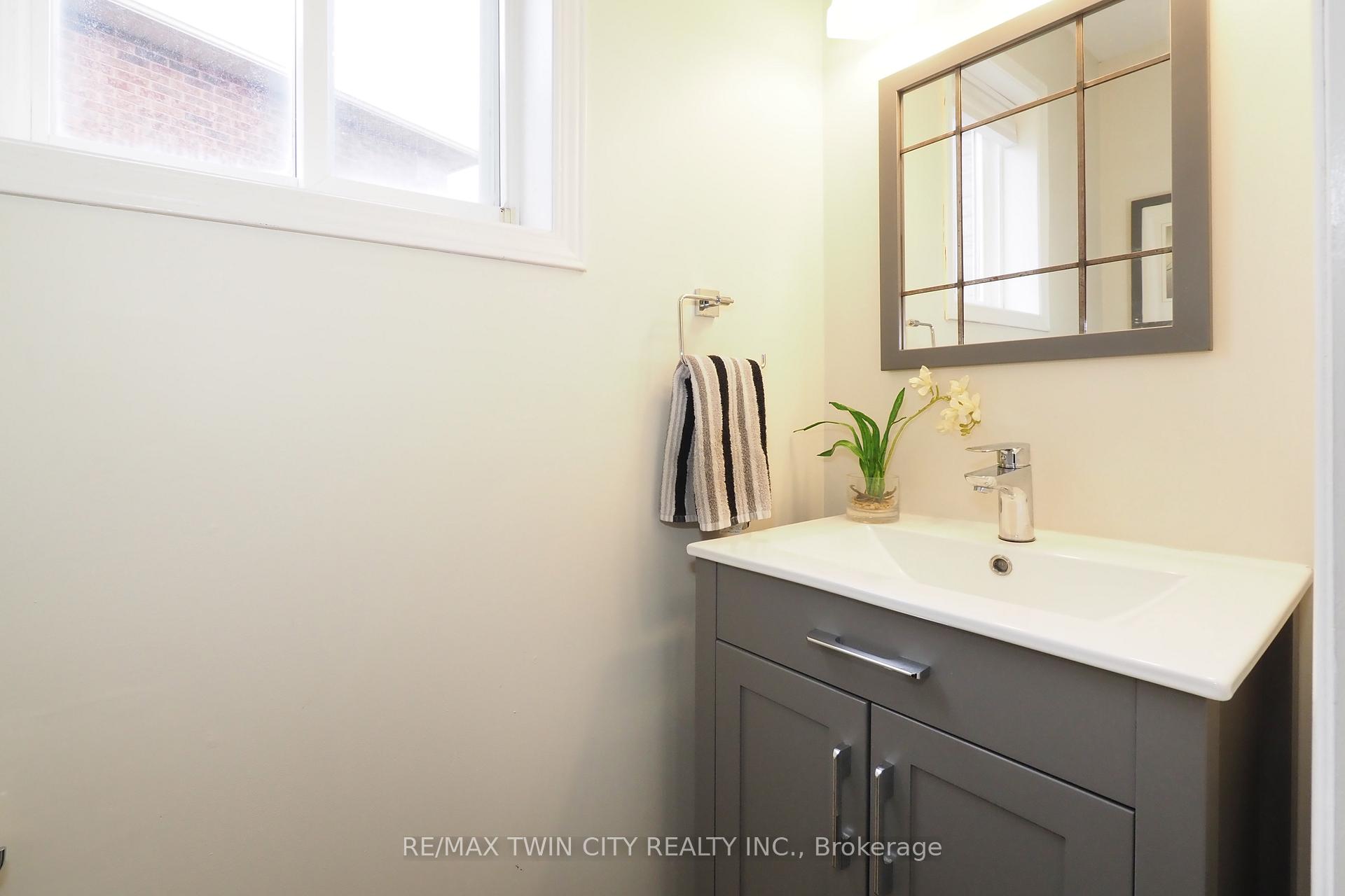 Photo 19 of 127 Melran Drive, Cambridge — HOMEH