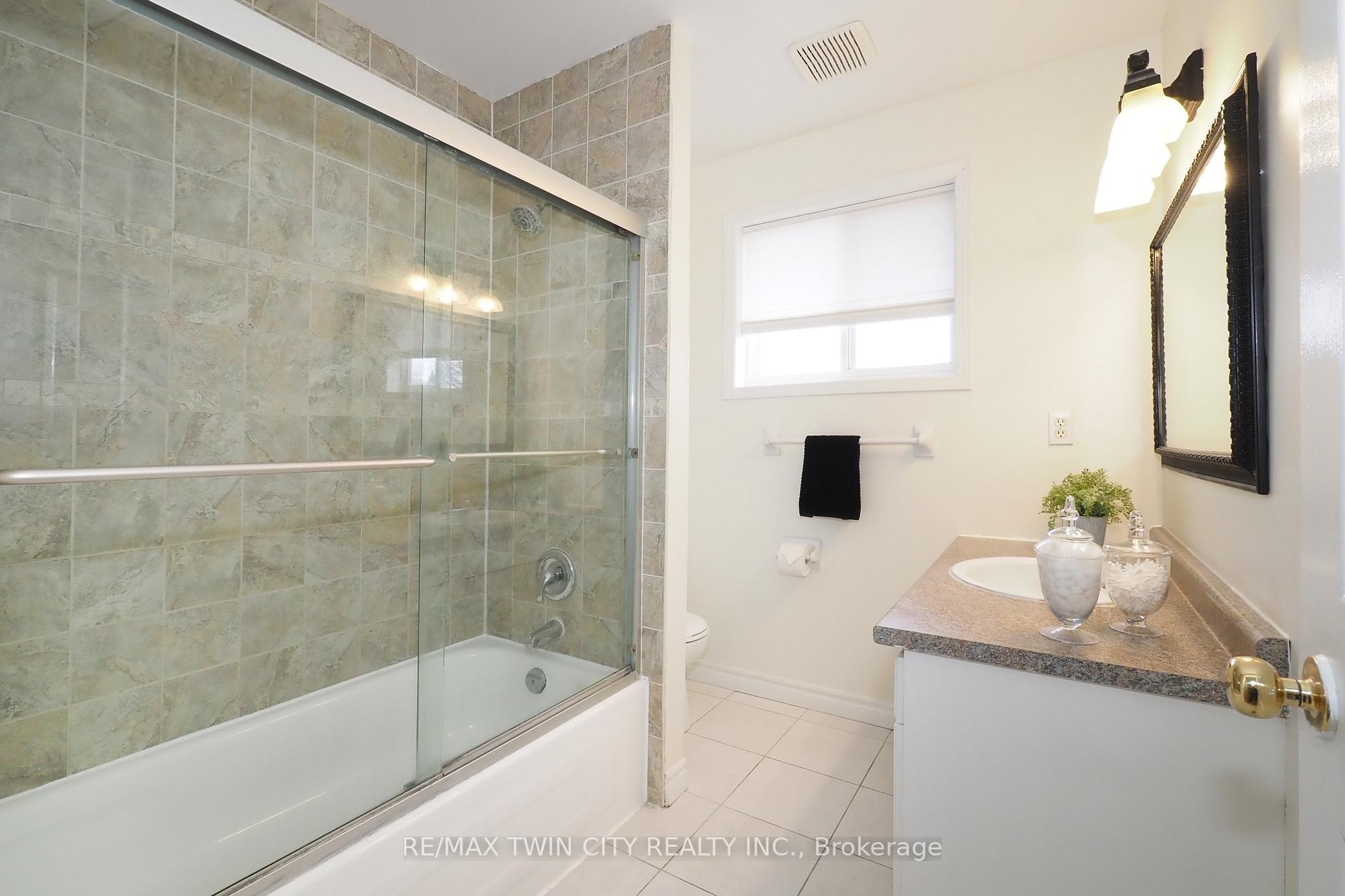 Photo 26 of 127 Melran Drive, Cambridge — HOMEH