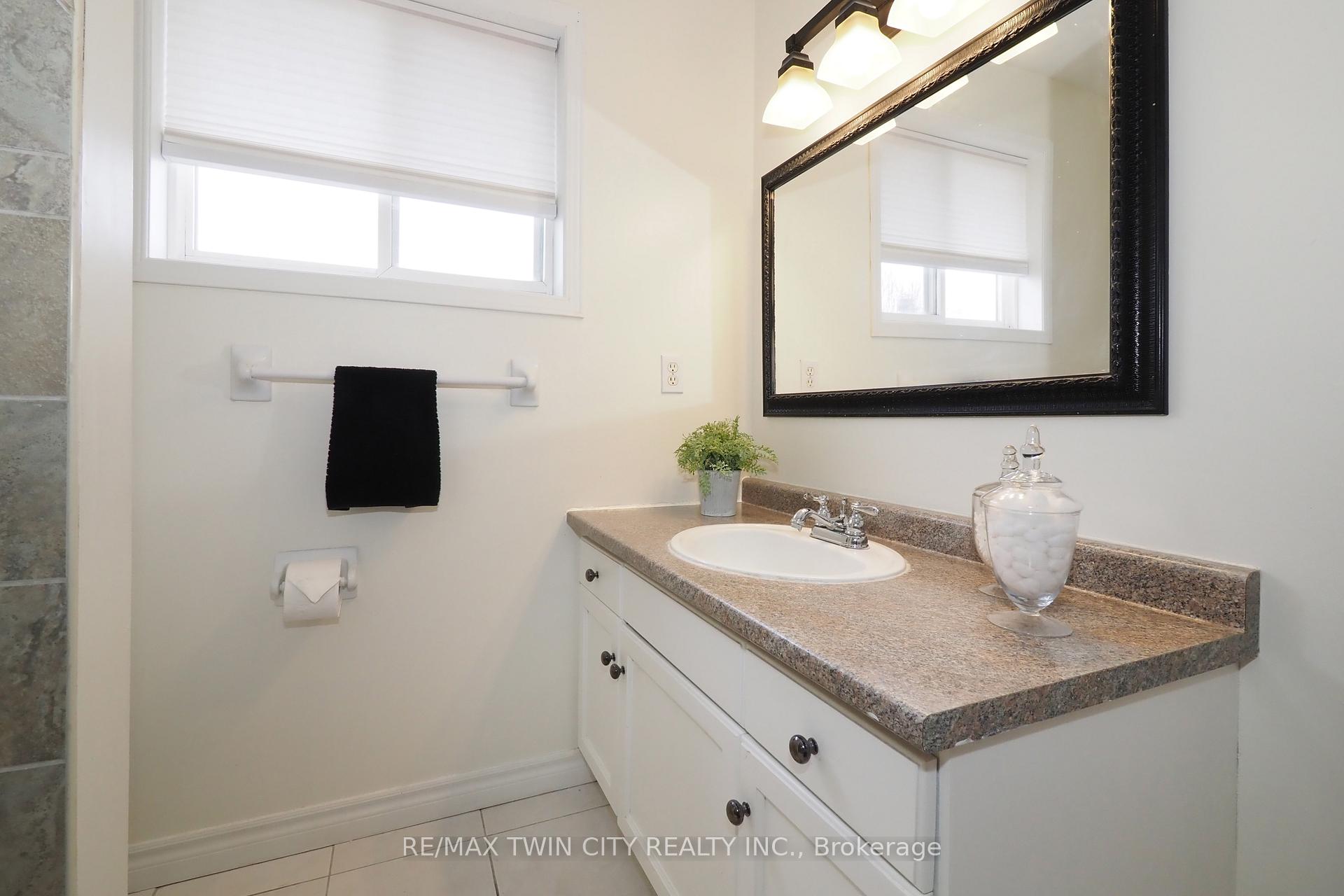 Photo 27 of 127 Melran Drive, Cambridge — HOMEH