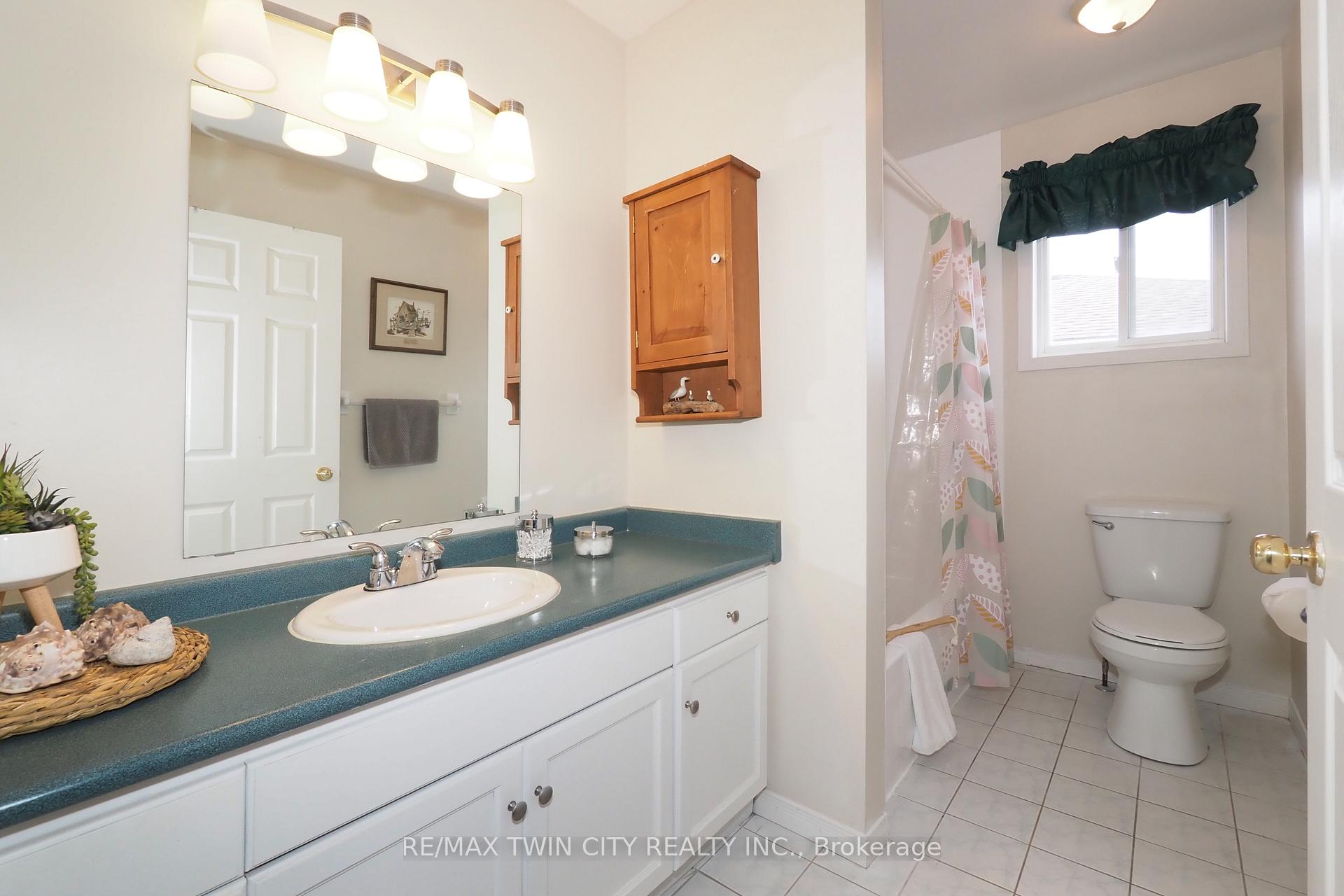 Photo 34 of 127 Melran Drive, Cambridge — HOMEH