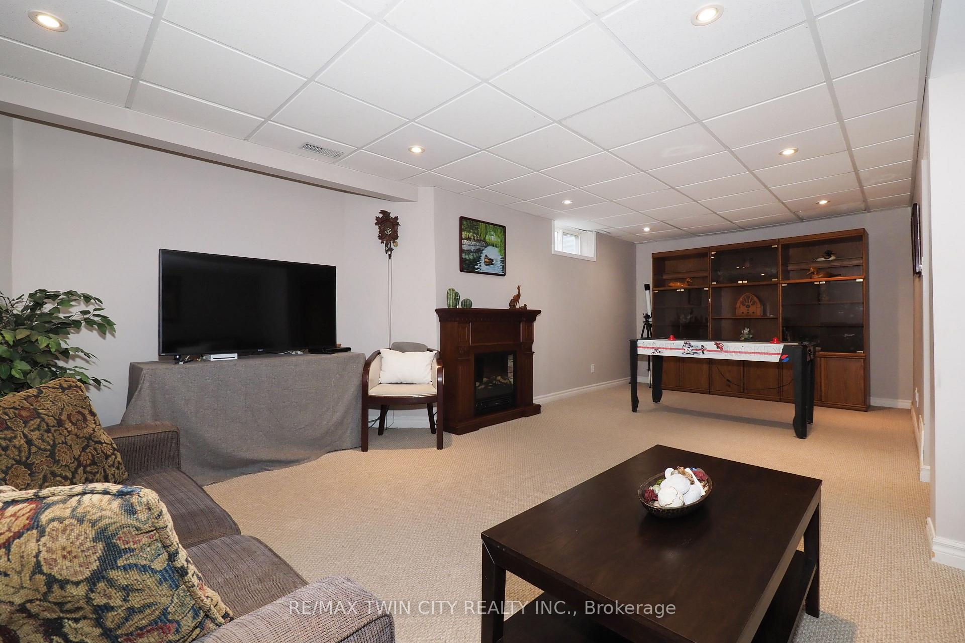 Photo 40 of 127 Melran Drive, Cambridge — HOMEH