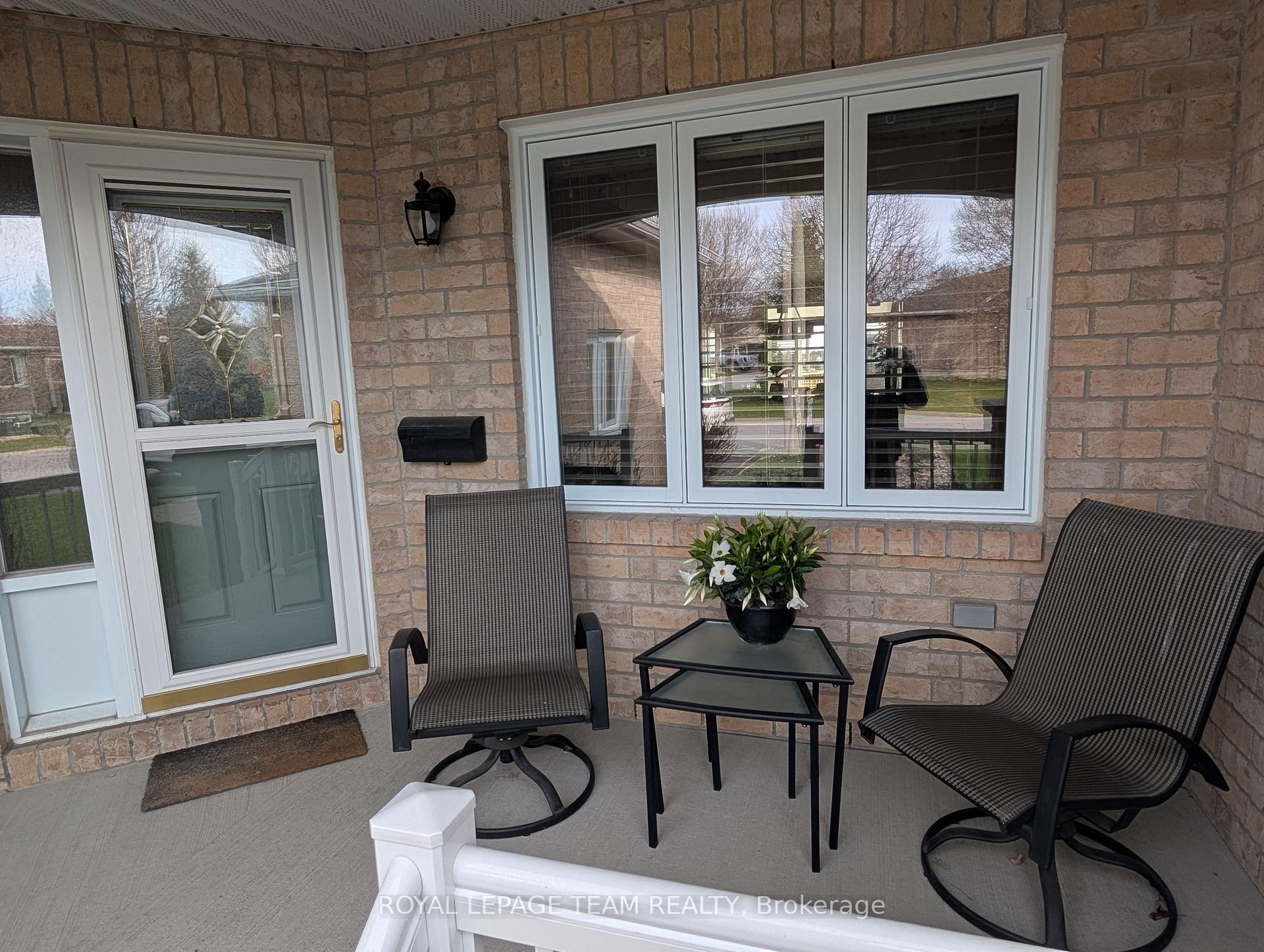 Photo 6 of 108 Granite Court, Ottawa, Kanata - Emerald Meadows/Trailwest — HOMEH
