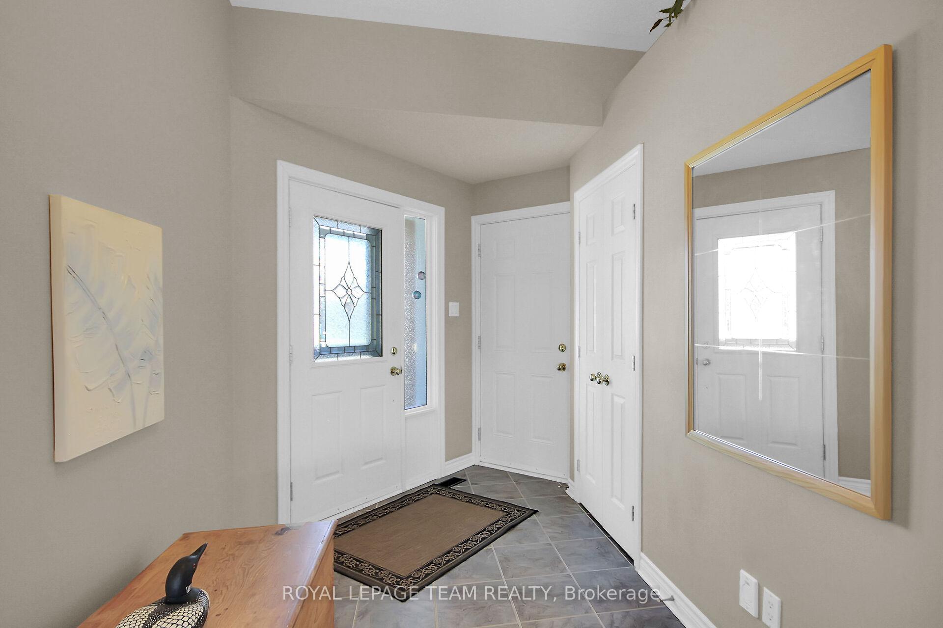 Photo 7 of 108 Granite Court, Ottawa, Kanata - Emerald Meadows/Trailwest — HOMEH