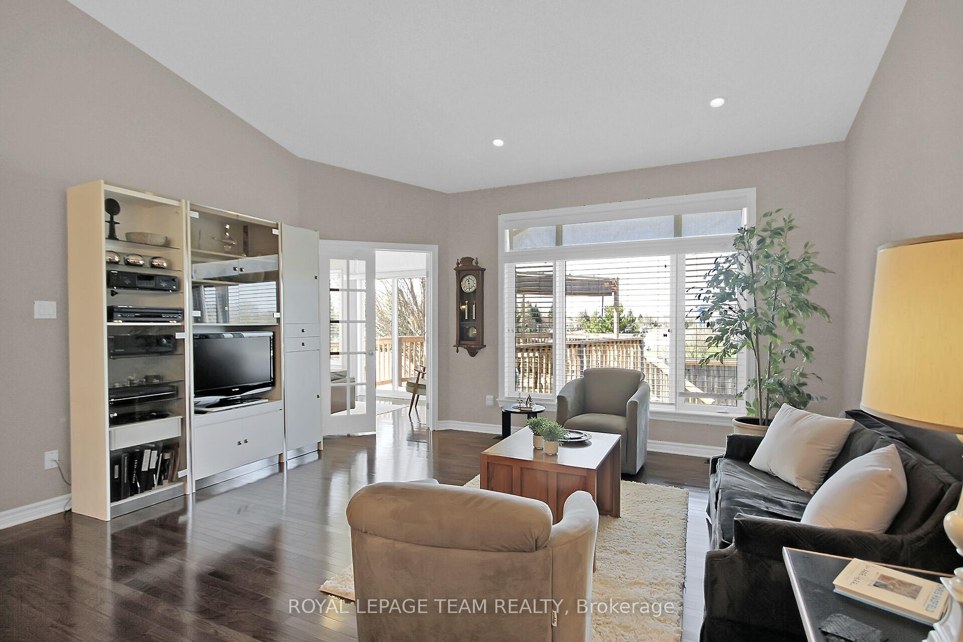 Photo 9 of 108 Granite Court, Ottawa, Kanata - Emerald Meadows/Trailwest — HOMEH