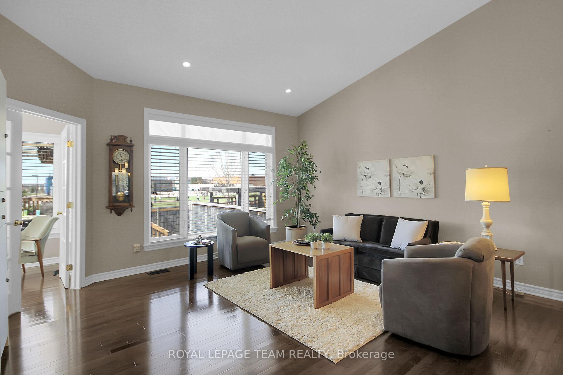 Photo 10 of 108 Granite Court, Ottawa, Kanata - Emerald Meadows/Trailwest — HOMEH