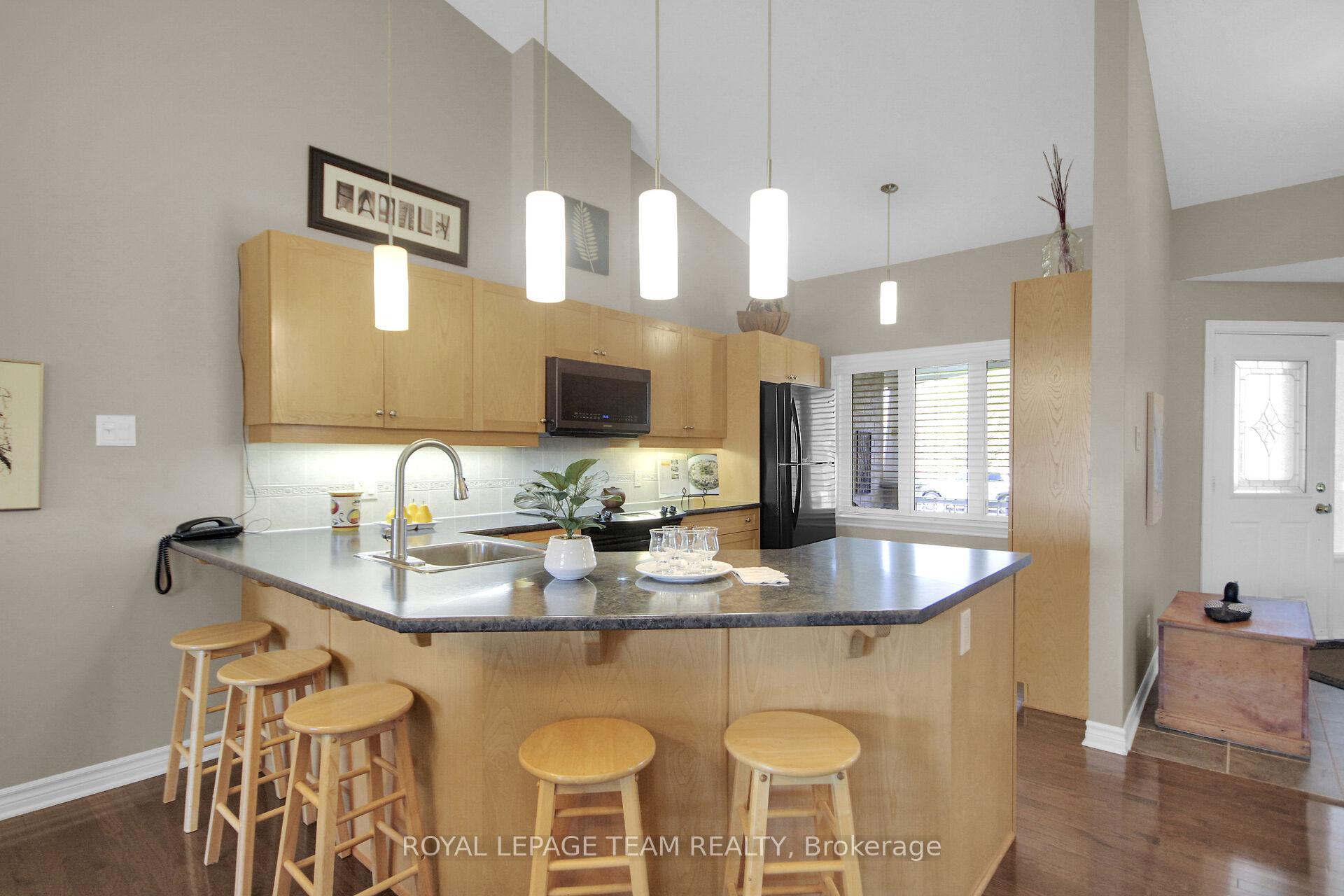 Photo 16 of 108 Granite Court, Ottawa, Kanata - Emerald Meadows/Trailwest — HOMEH