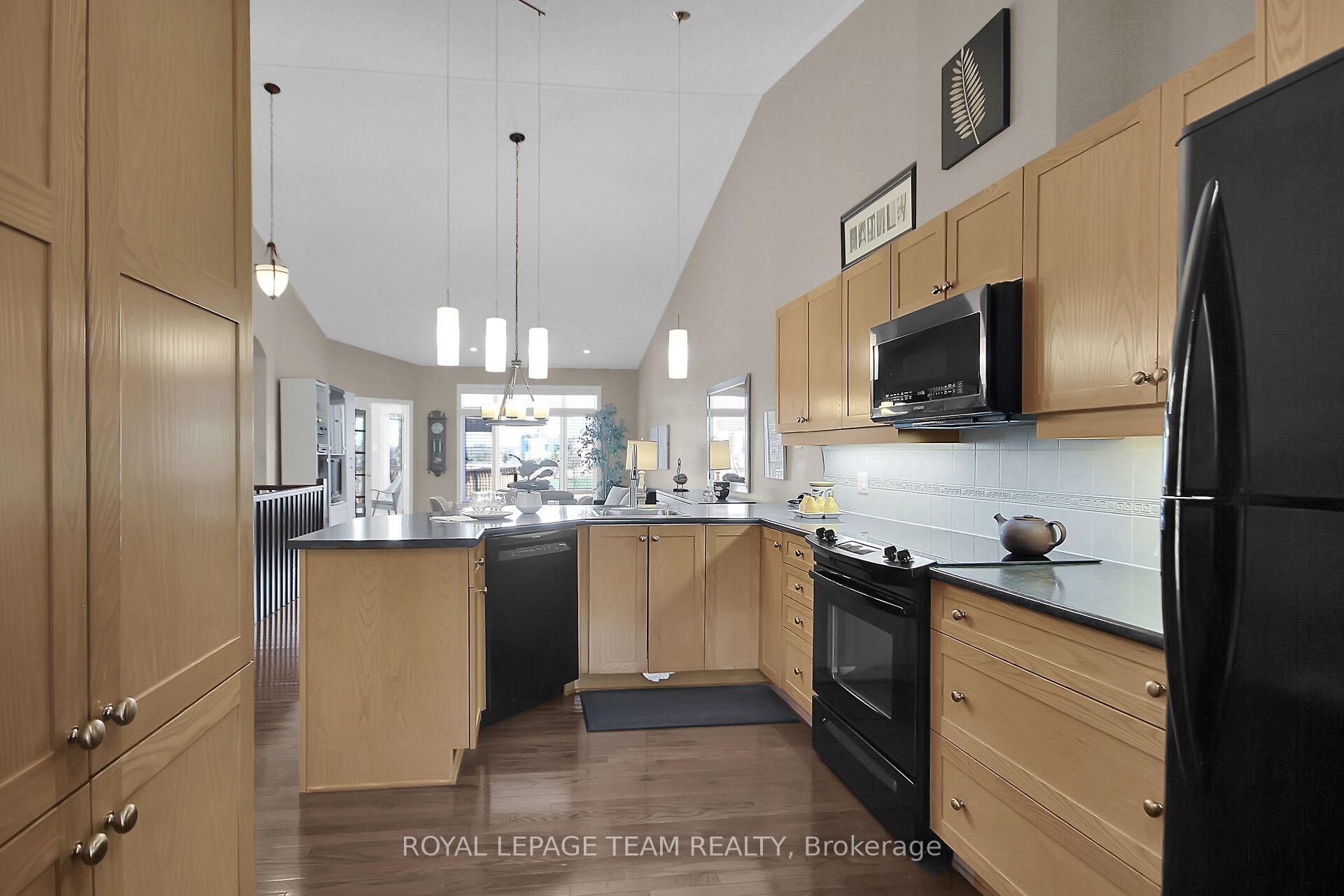 Photo 19 of 108 Granite Court, Ottawa, Kanata - Emerald Meadows/Trailwest — HOMEH