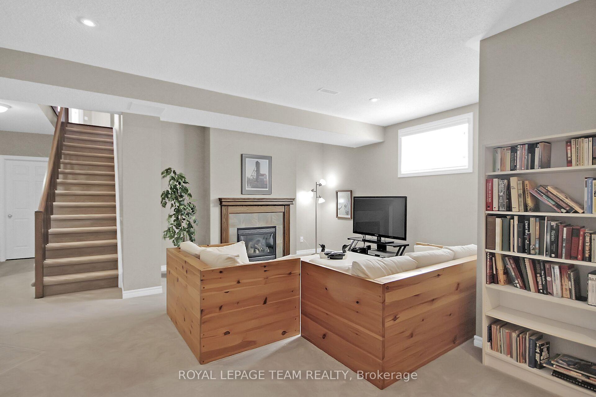 Photo 33 of 108 Granite Court, Ottawa, Kanata - Emerald Meadows/Trailwest — HOMEH